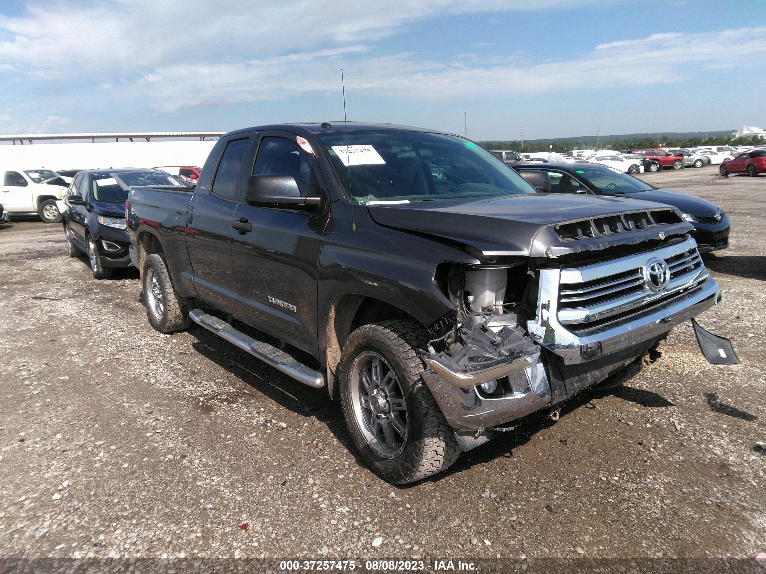 toyota tundra 2017 5tfrm5f13hx116661