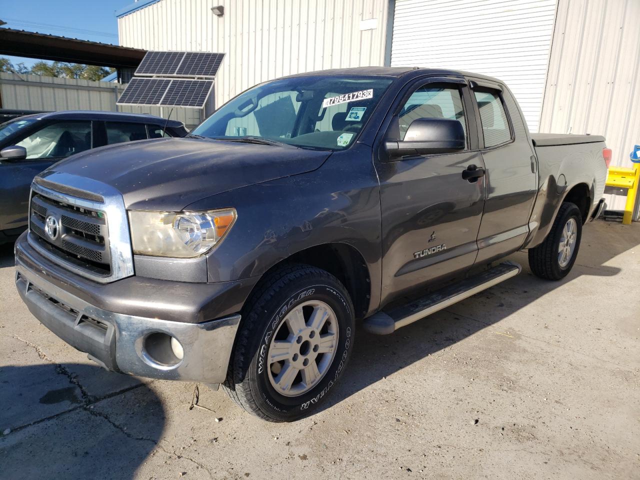 toyota tundra 2011 5tfrm5f16bx022281