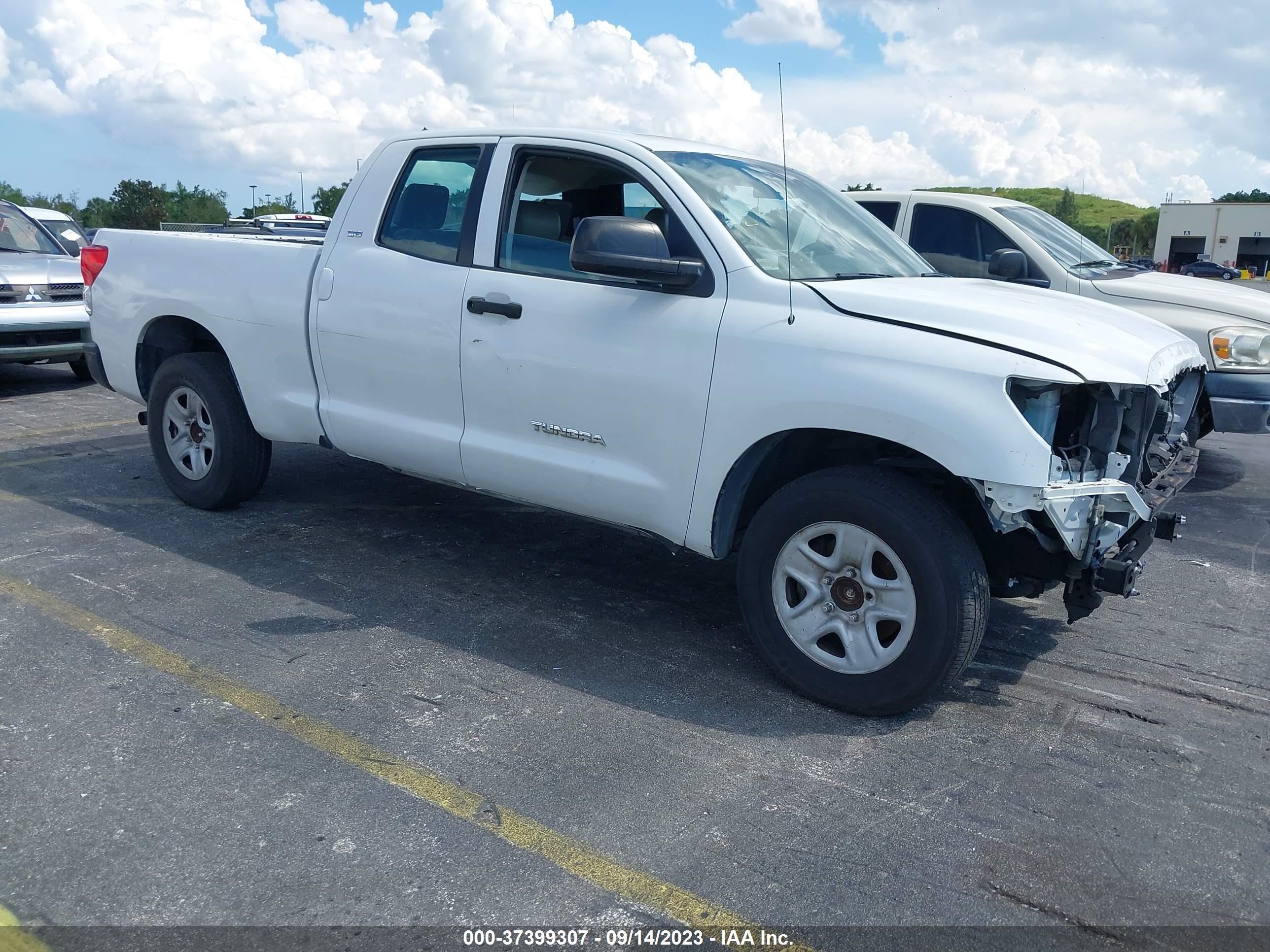 toyota tundra 2011 5tfrm5f16bx031885