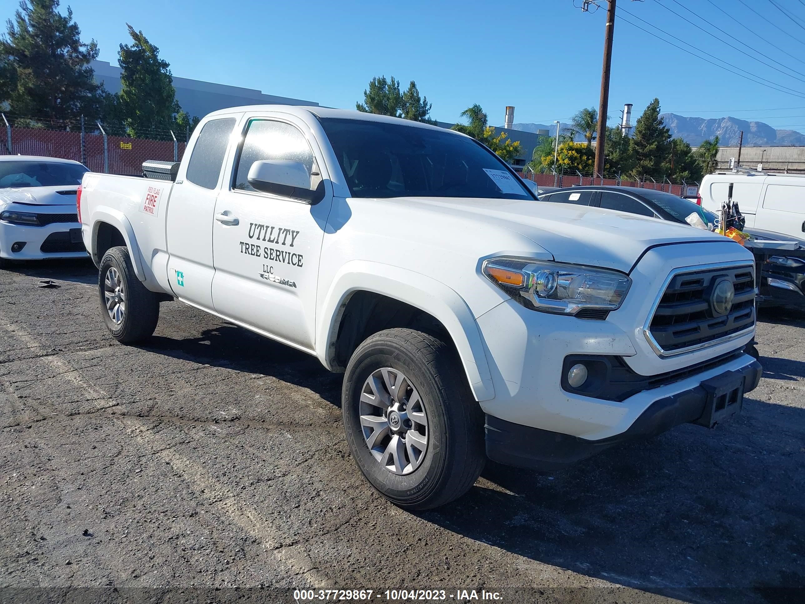 toyota tacoma 2018 5tfsz5an4jx156170