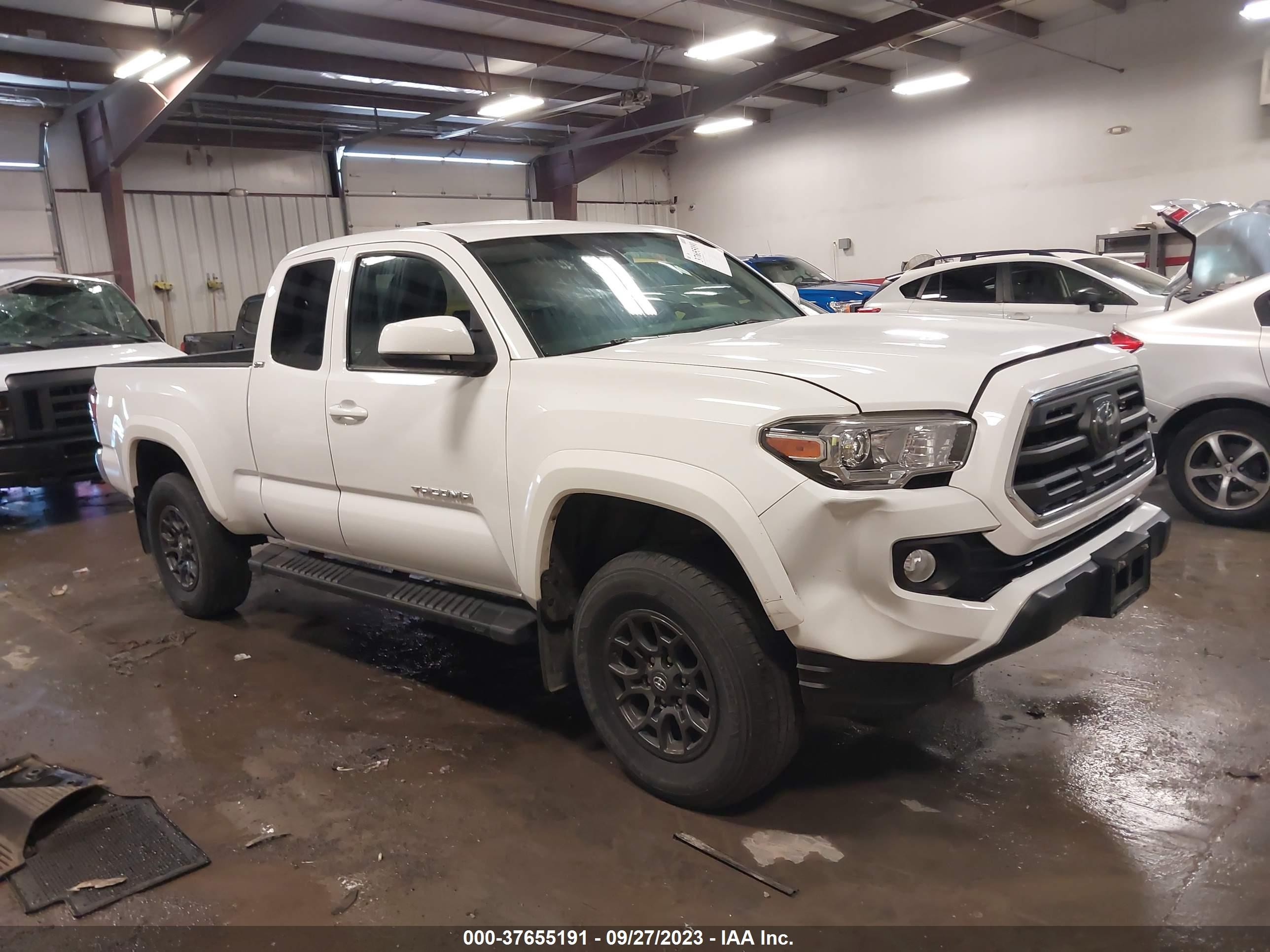 toyota tacoma 2018 5tfsz5an8jx160349