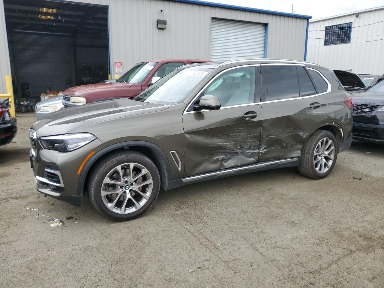 bmw x5 2023 5uxcr6c01p9n68716