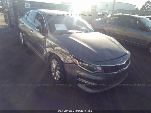 kia optima 2017 5xxgt4l37hg128376