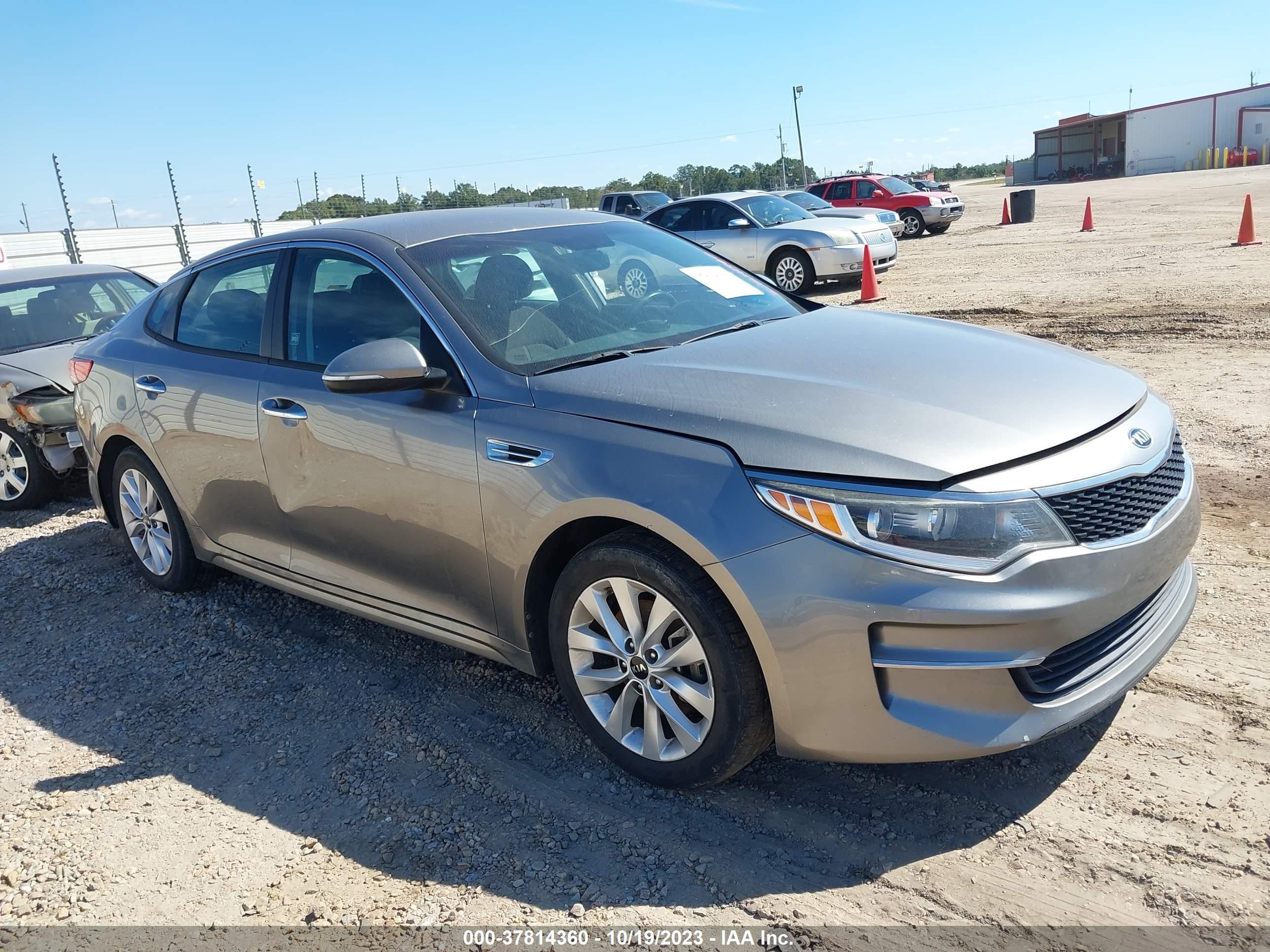 kia optima 2017 5xxgt4l37hg145730