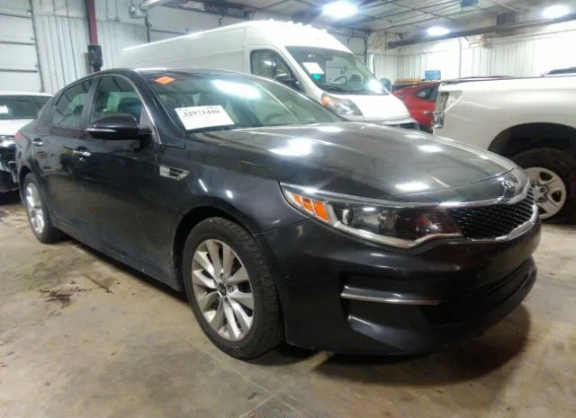 kia optima 2017 5xxgt4l38hg147499