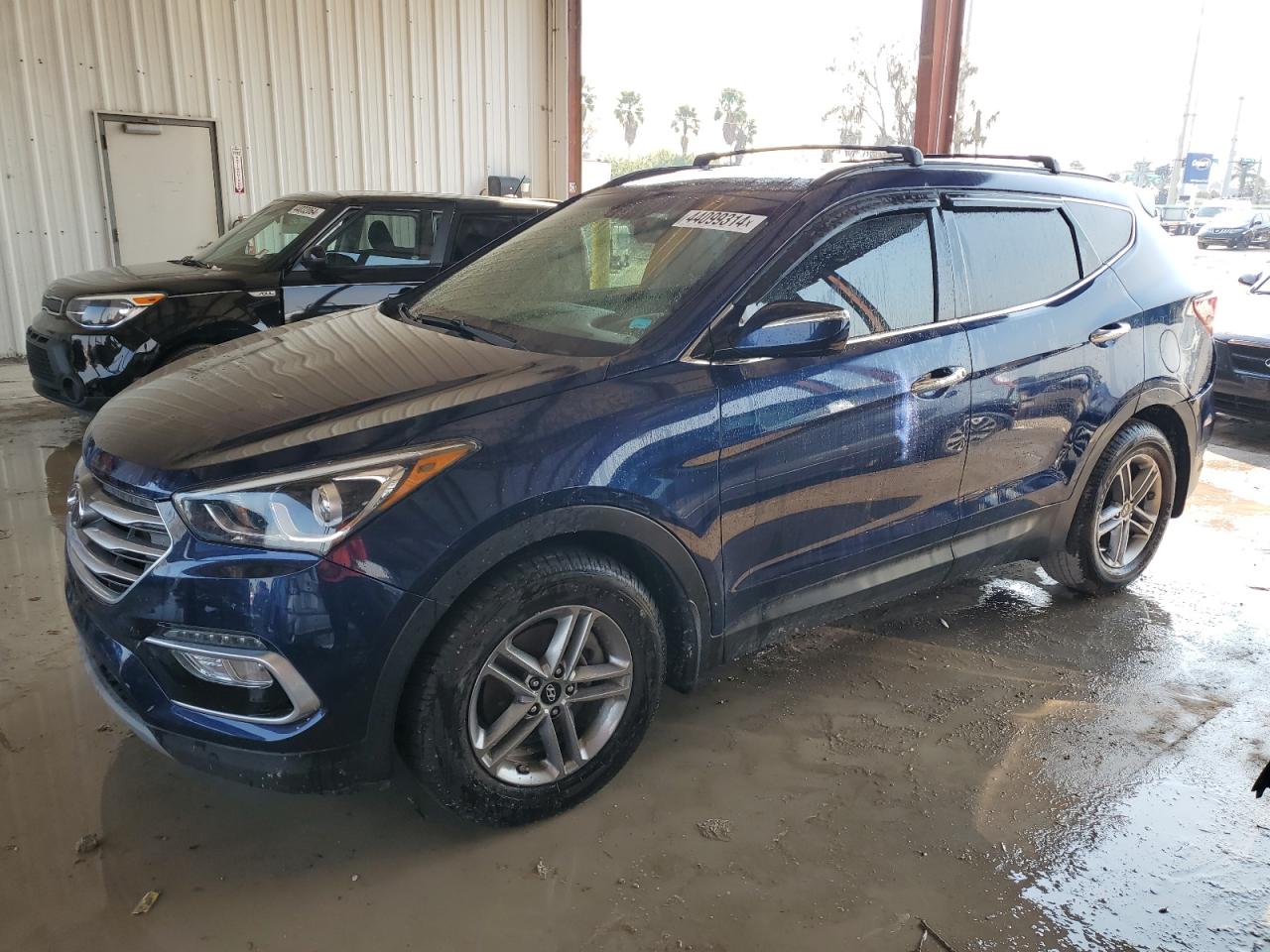 hyundai santa fe 2018 5xyzu3lb2jg548362