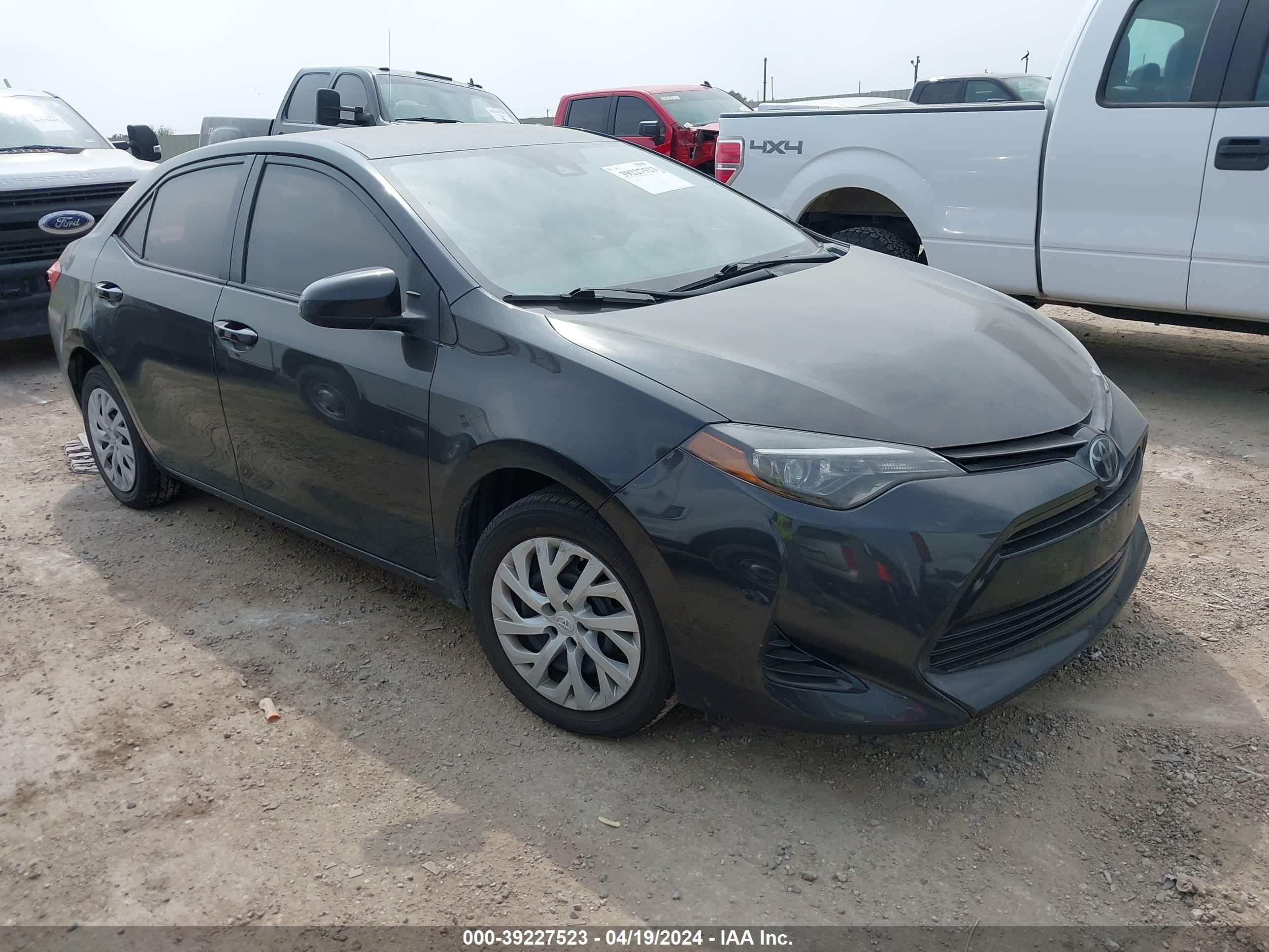 toyota corolla 2018 5yfburhe0jp813573