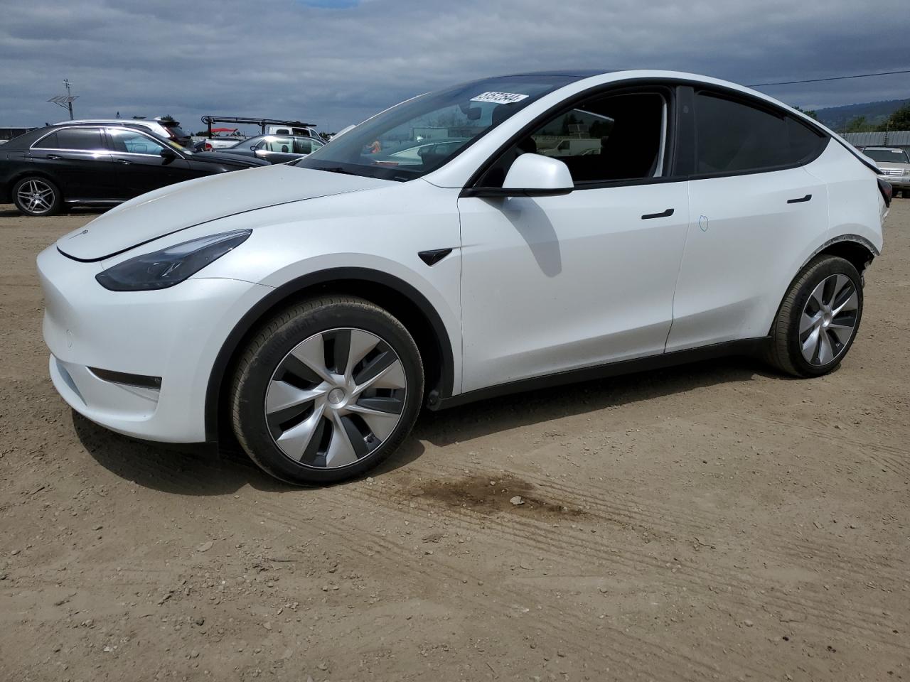 tesla model y 2023 7saygdee0pf812052