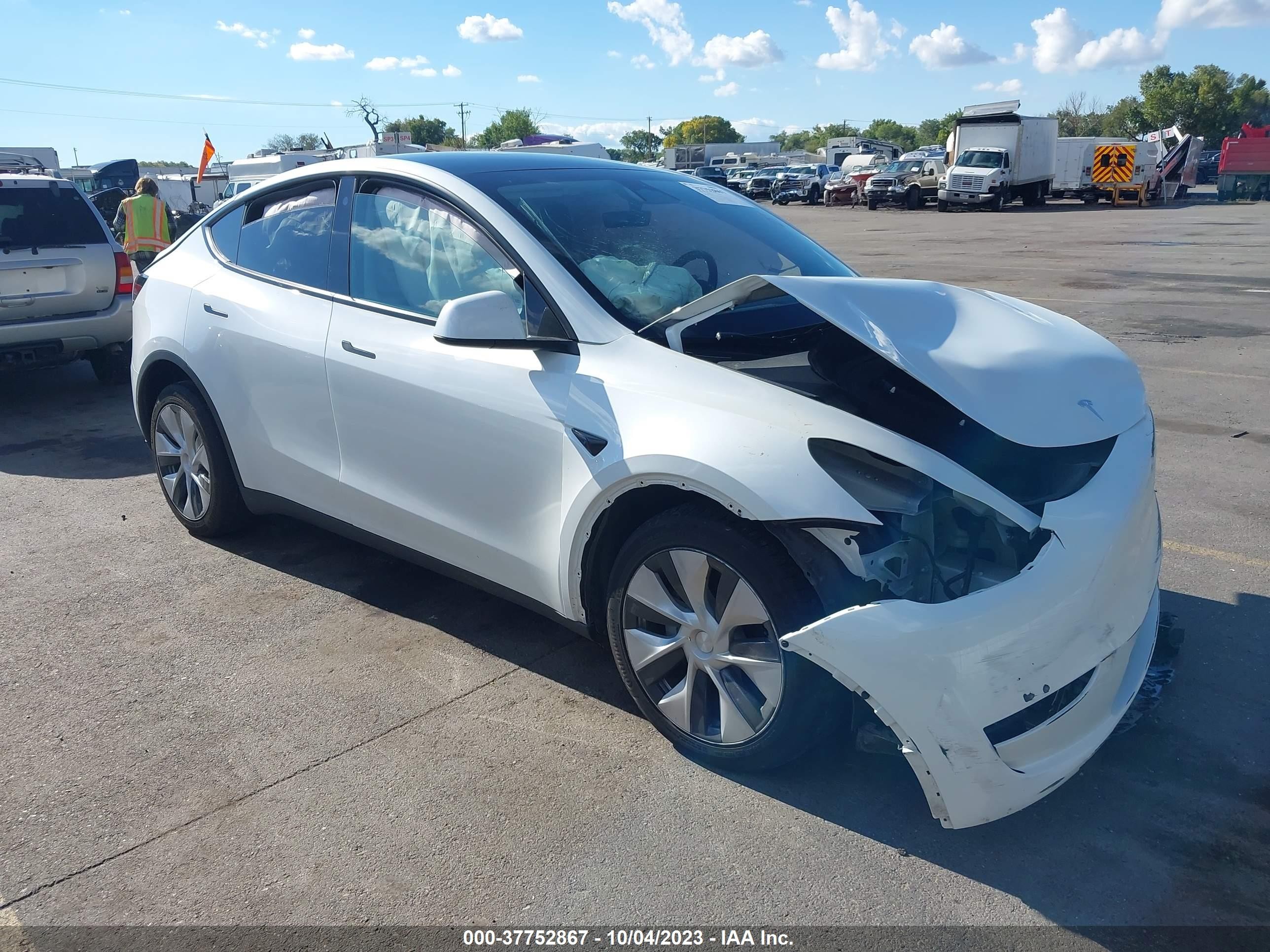 tesla model y 2023 7saygdee3pf667475