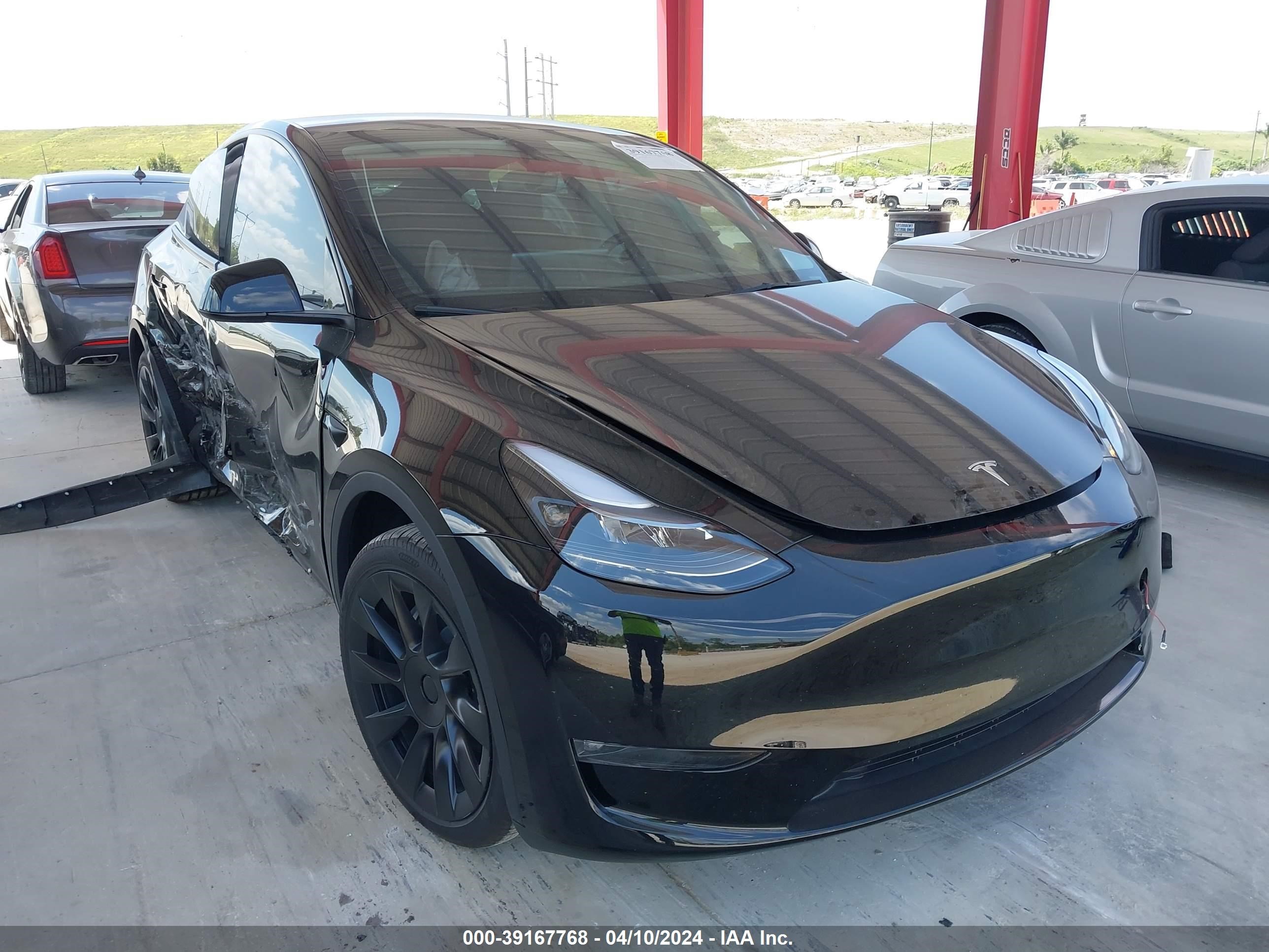 tesla model y 2024 7saygdee4rf035085