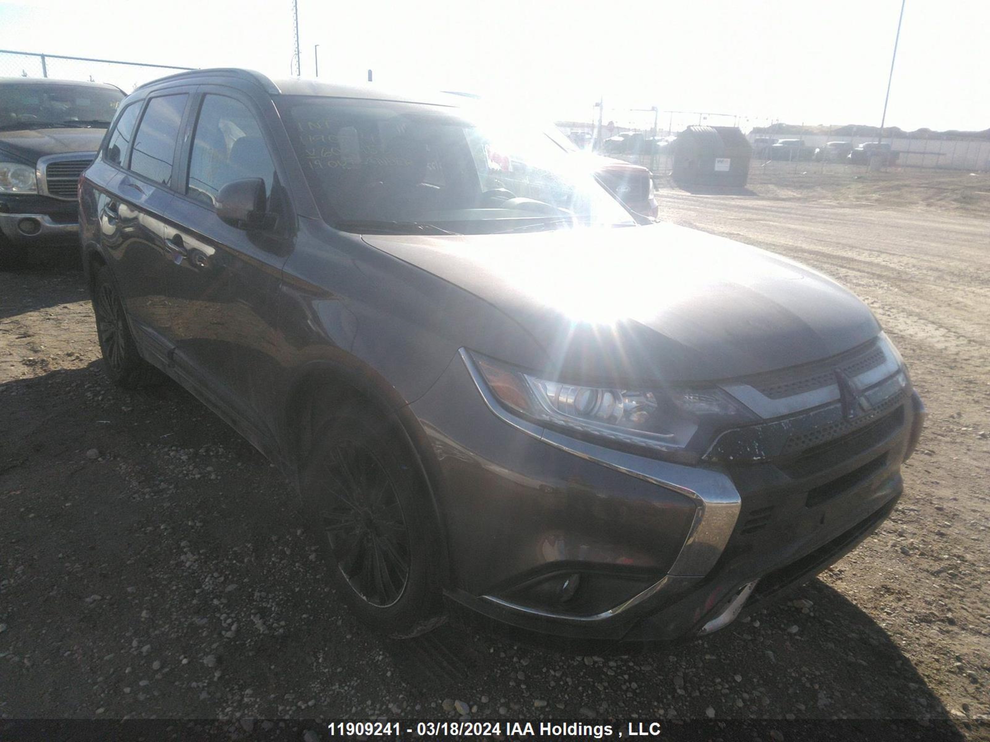 mitsubishi outlander 2019 ja4az2a35kz602450