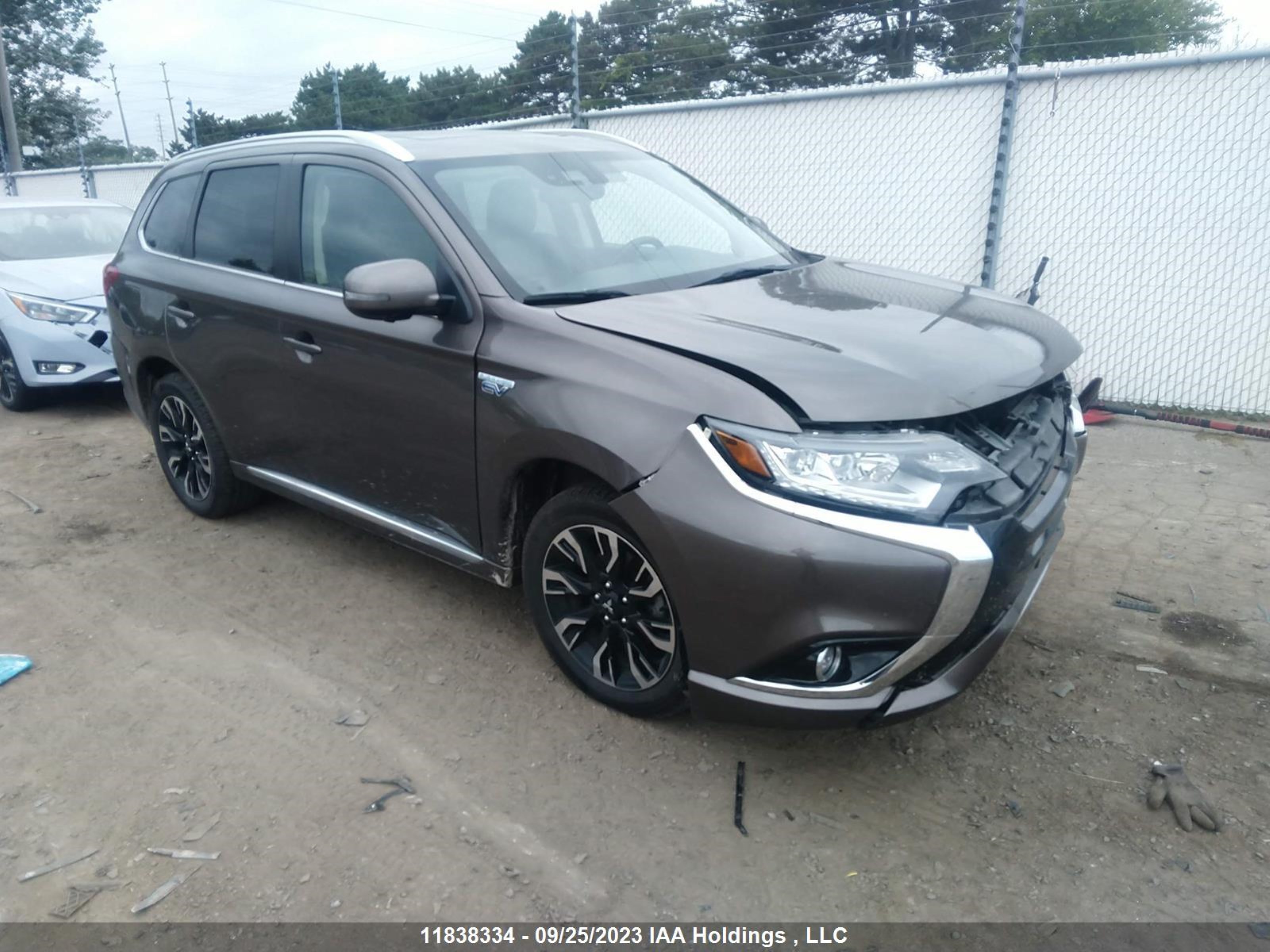 mitsubishi outlander 2018 ja4j24a55jz615537