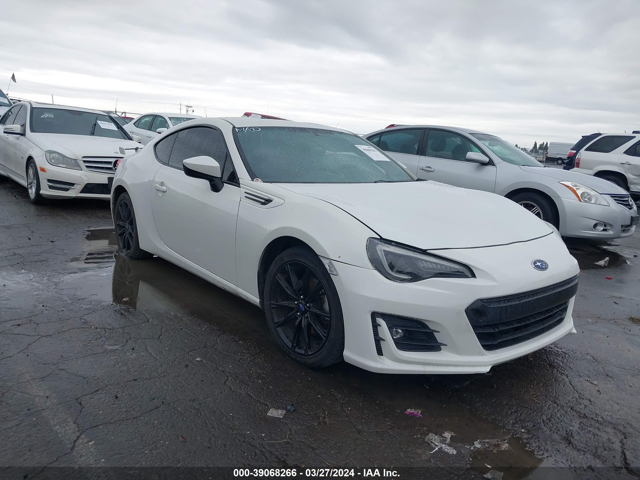 subaru brz 2018 jf1zcac11j8601368