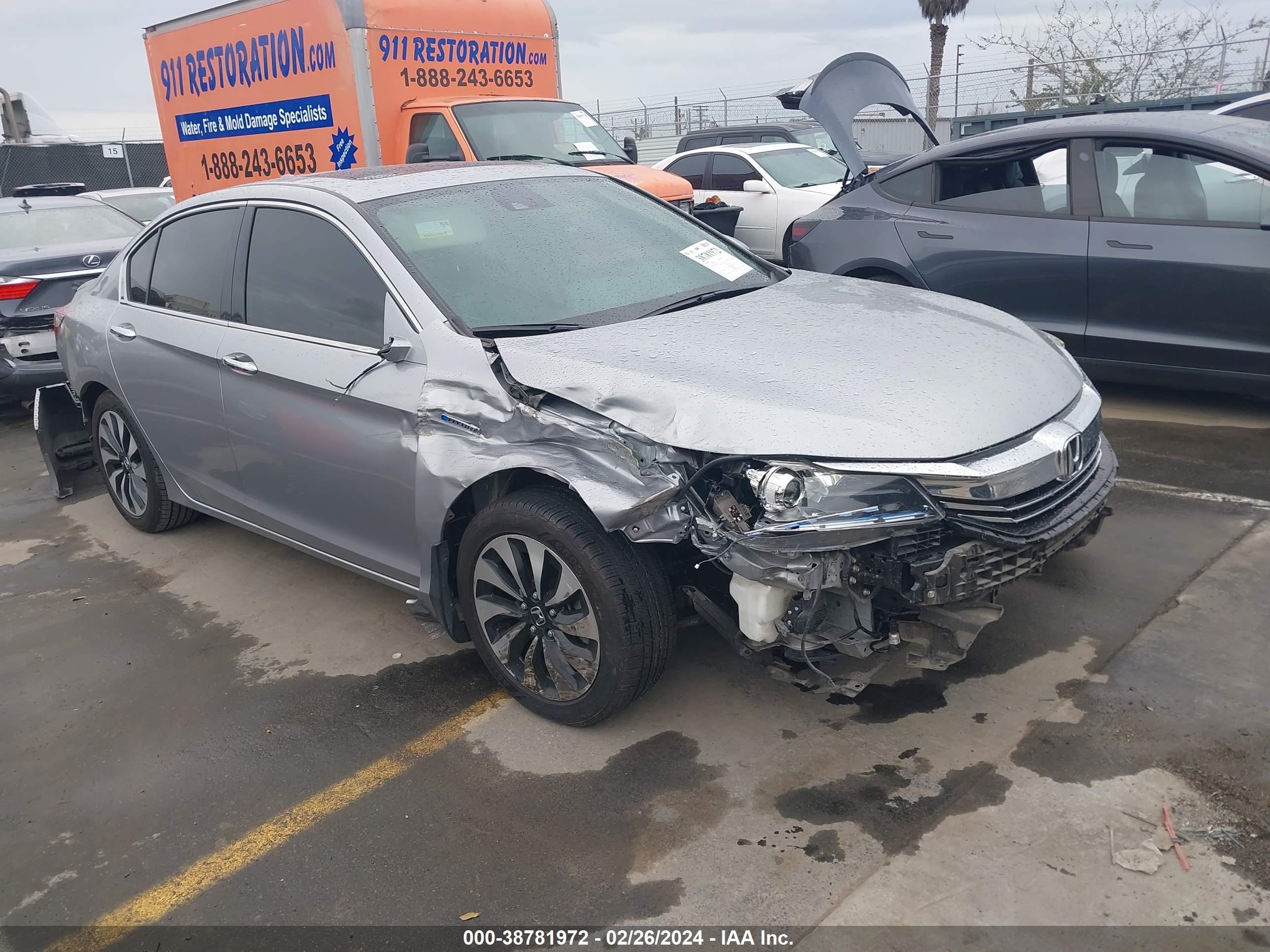 honda accord 2017 jhmcr6f58hc022832