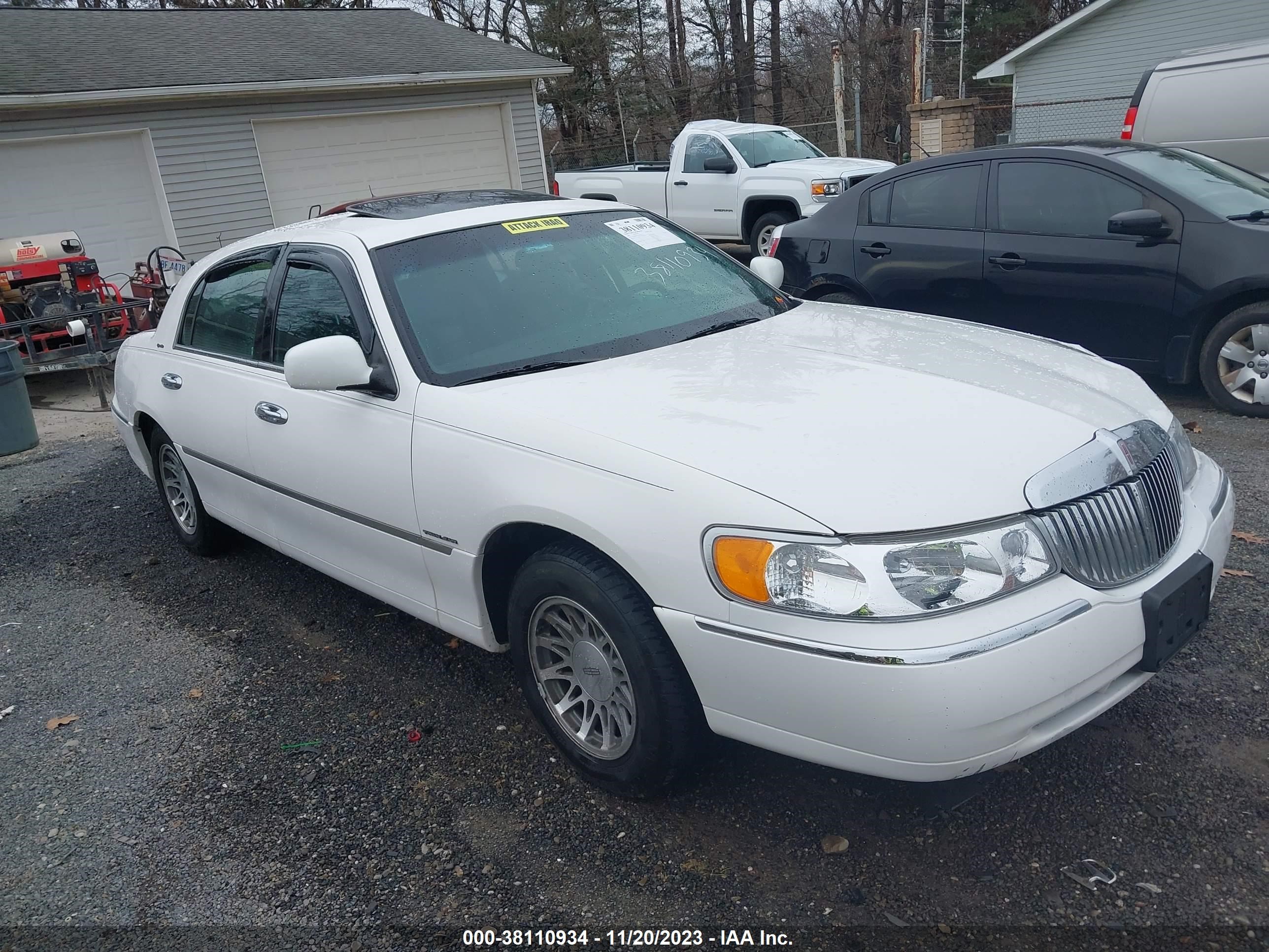 lincoln town car 2000 jhmgk3870hx204891