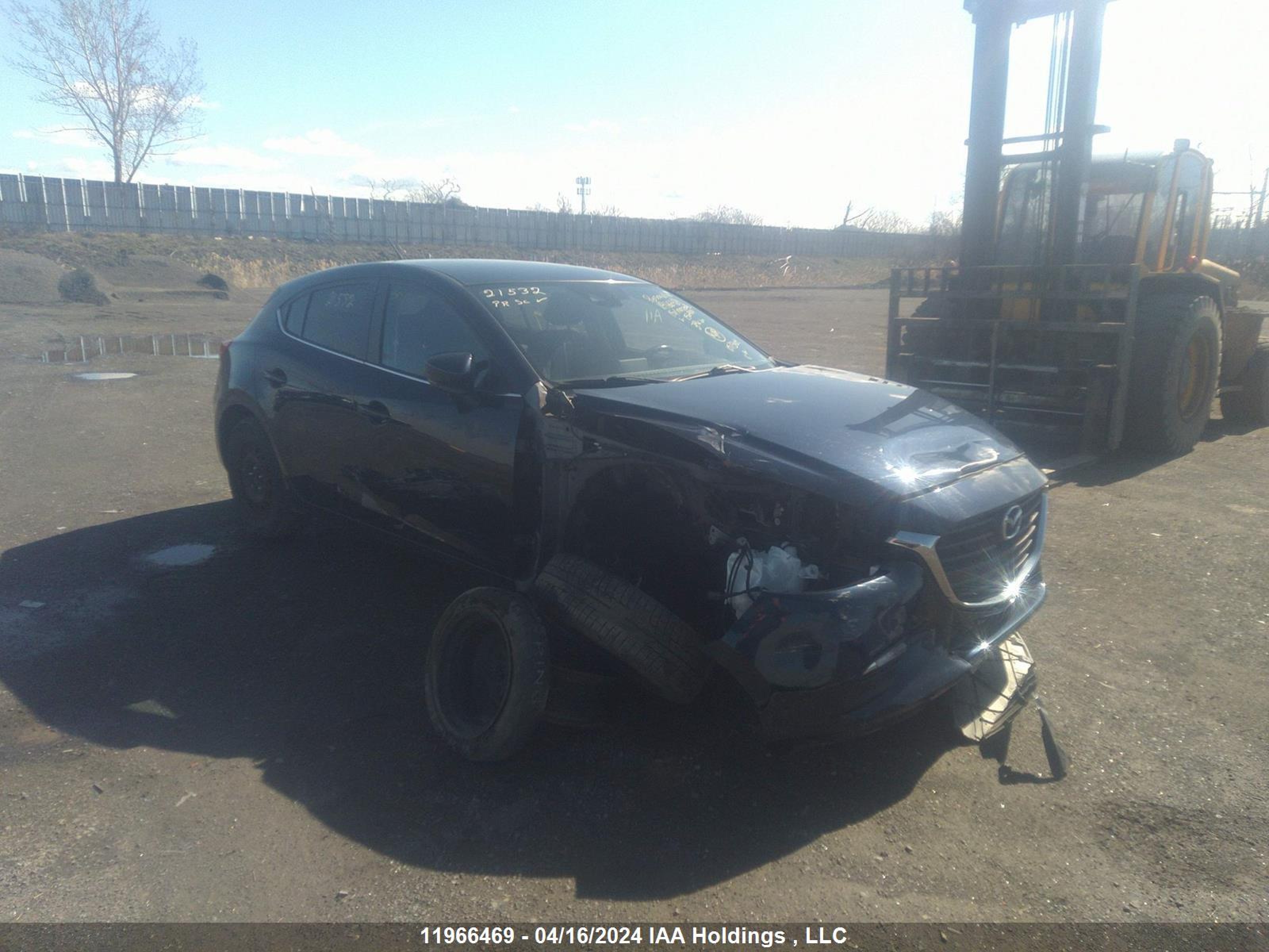 mazda 3 2018 jm1bn1l76j1156404