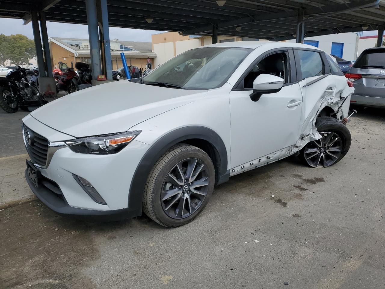 mazda cx-3 2018 jm1dkfc71j0319318