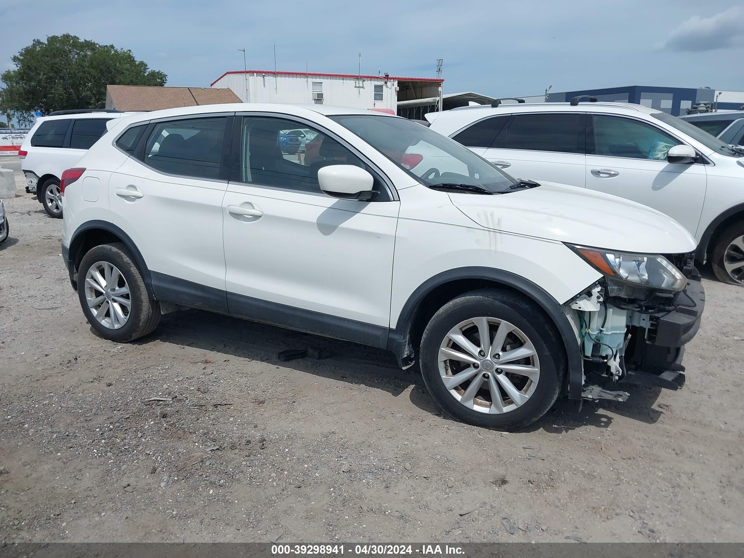 nissan rogue 2018 jn1bj1cp5jw188908