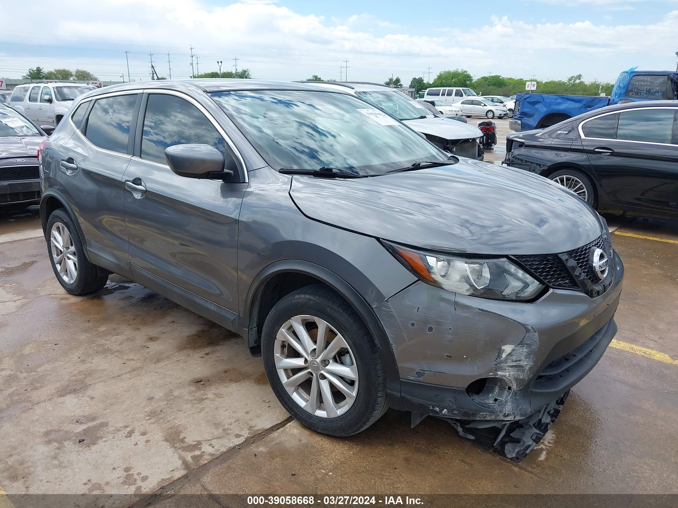 nissan rogue 2017 jn1bj1cp8hw011747