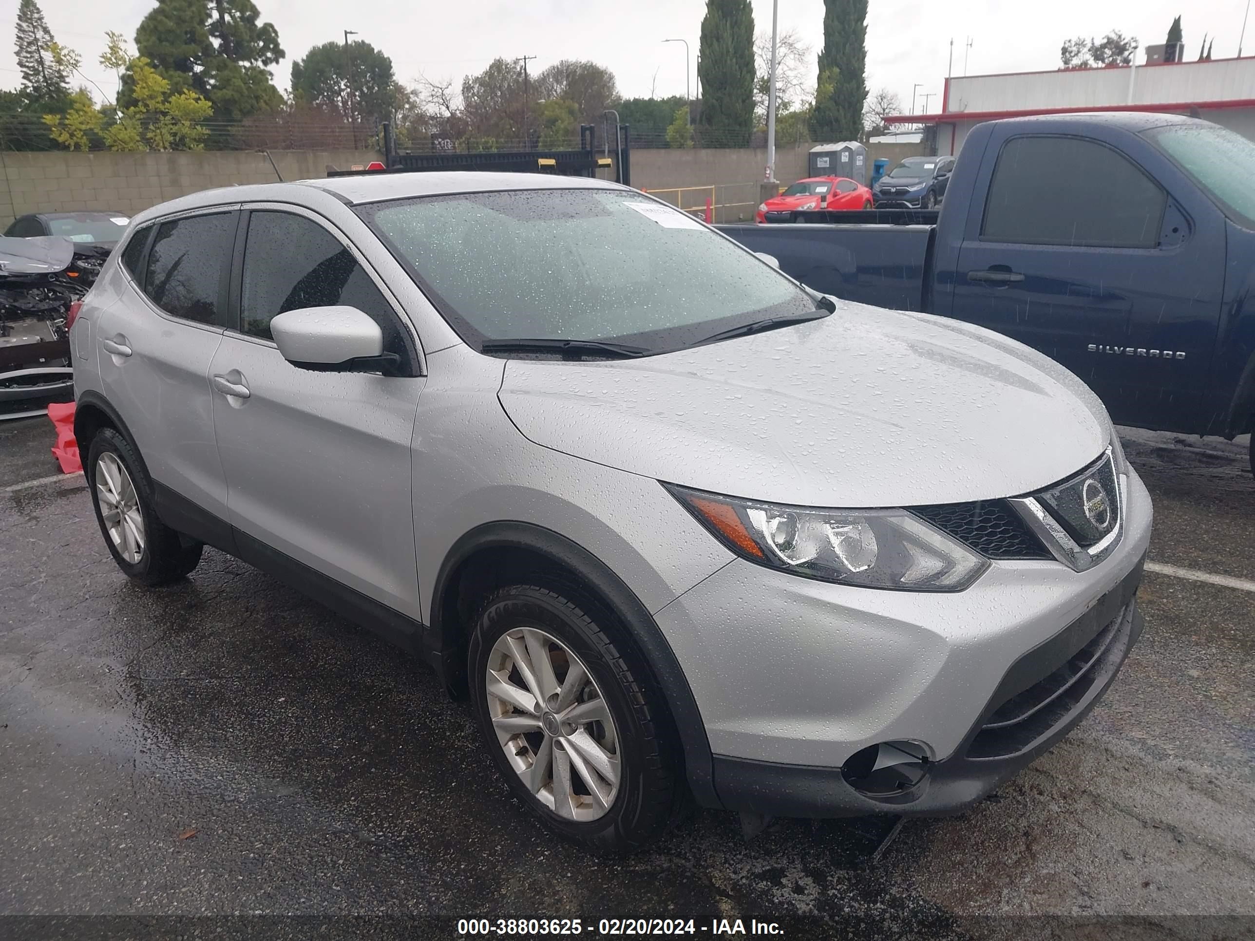 nissan rogue 2018 jn1bj1cp8jw194718