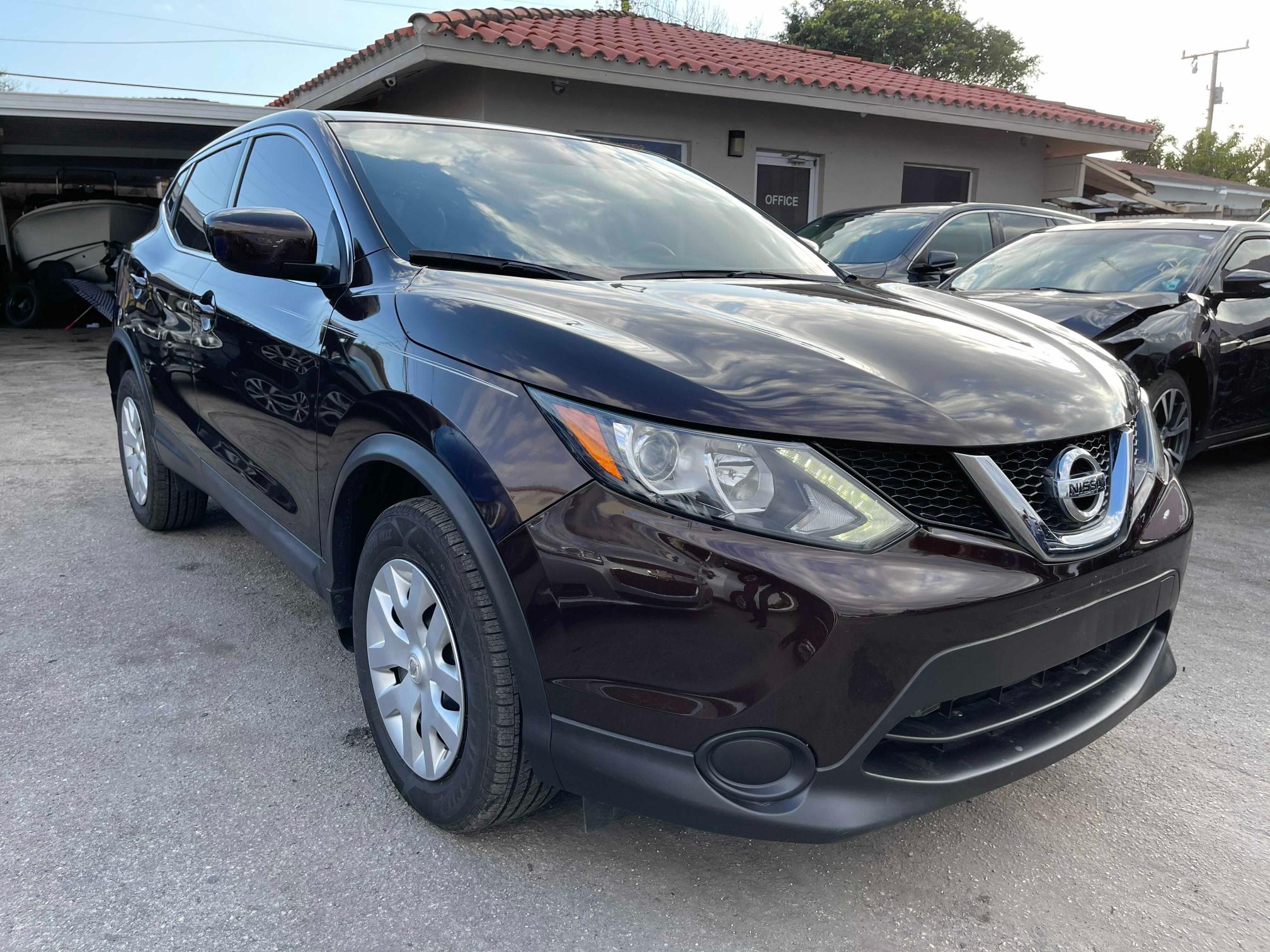 nissan rogue spor 2017 jn1bj1cr2hw103633