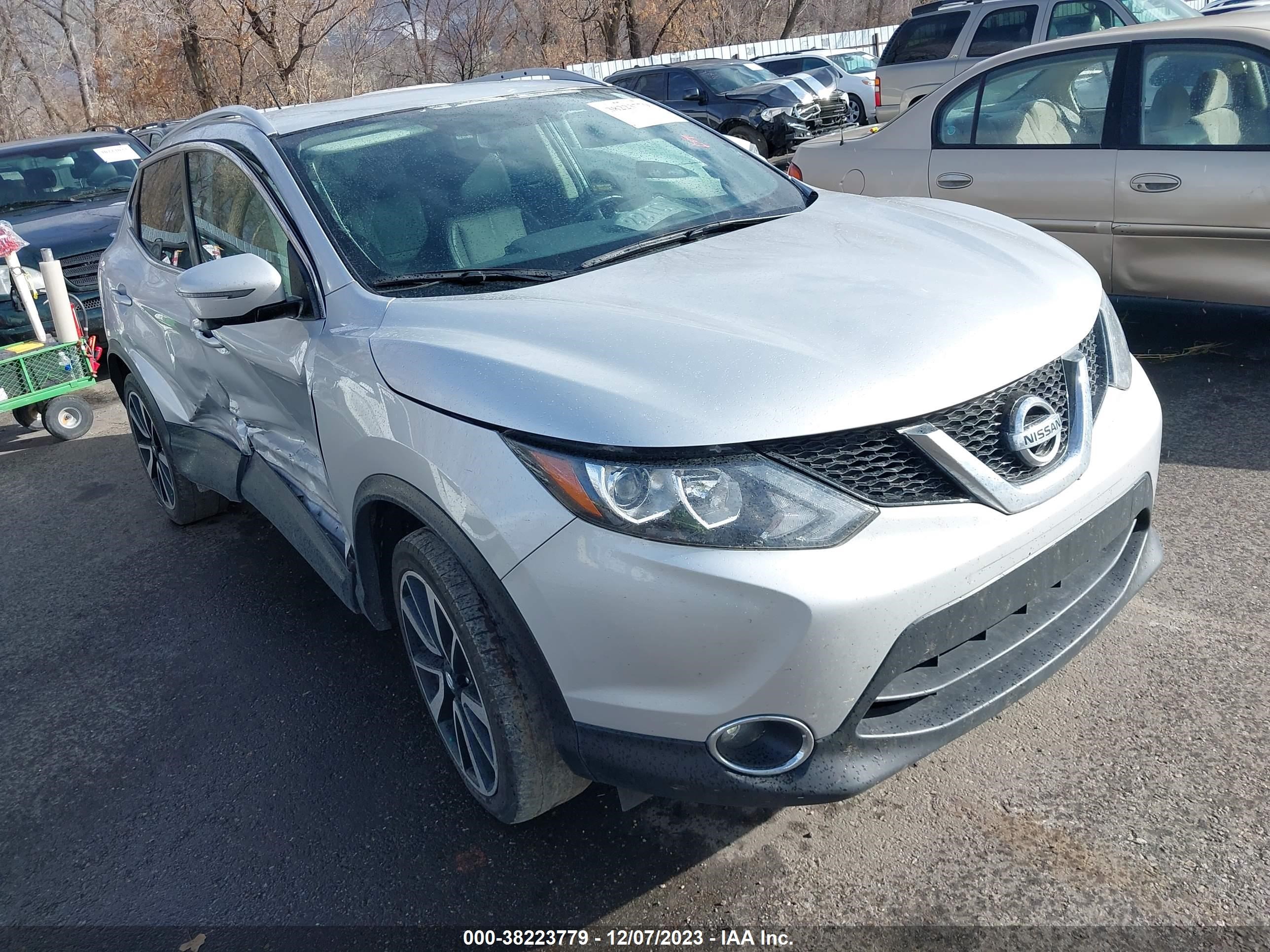 nissan rogue 2017 jn1bj1cr2hw107052