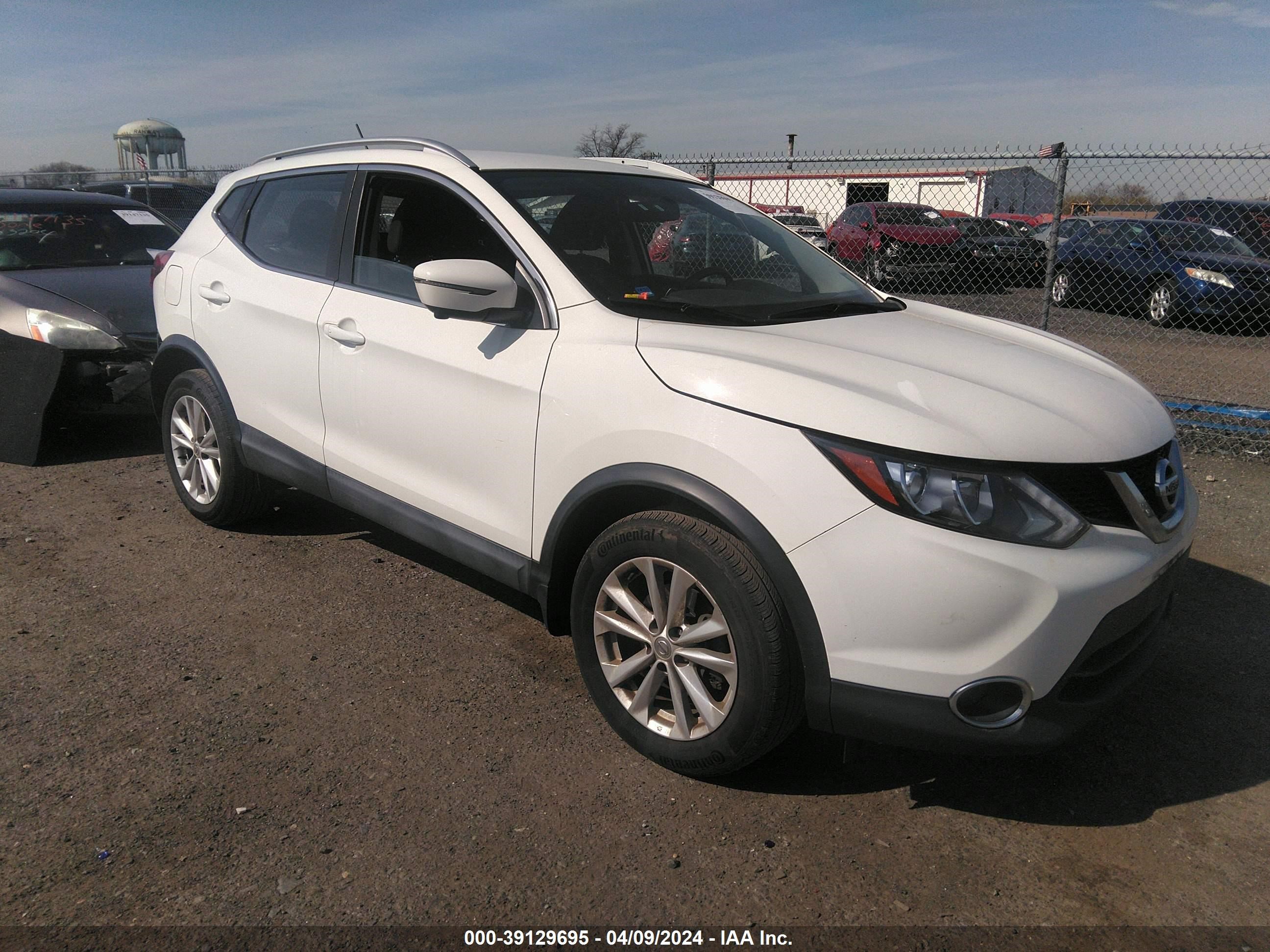 nissan rogue 2017 jn1bj1cr7hw105006