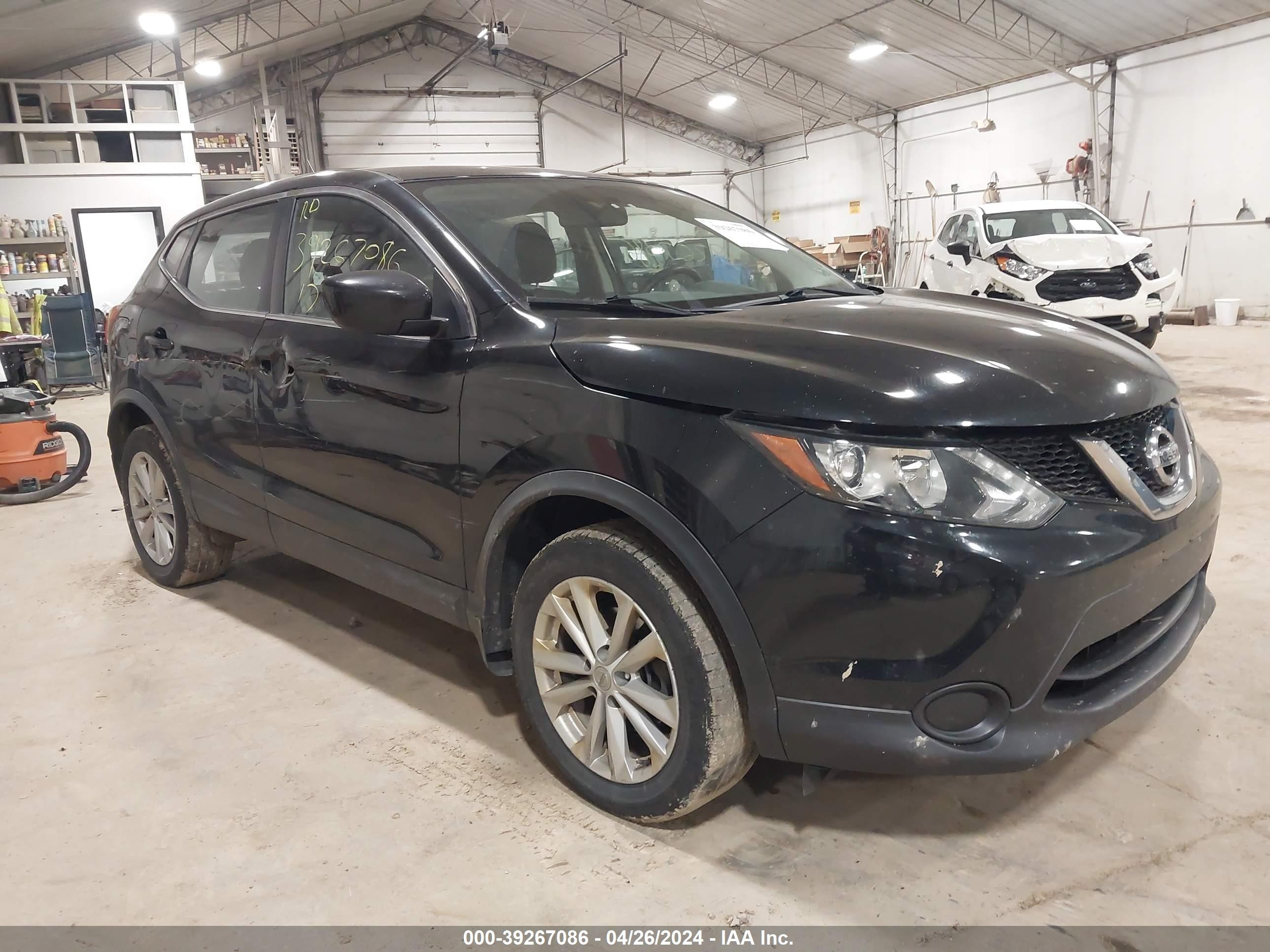 nissan rogue 2017 jn1bj1cr9hw136032