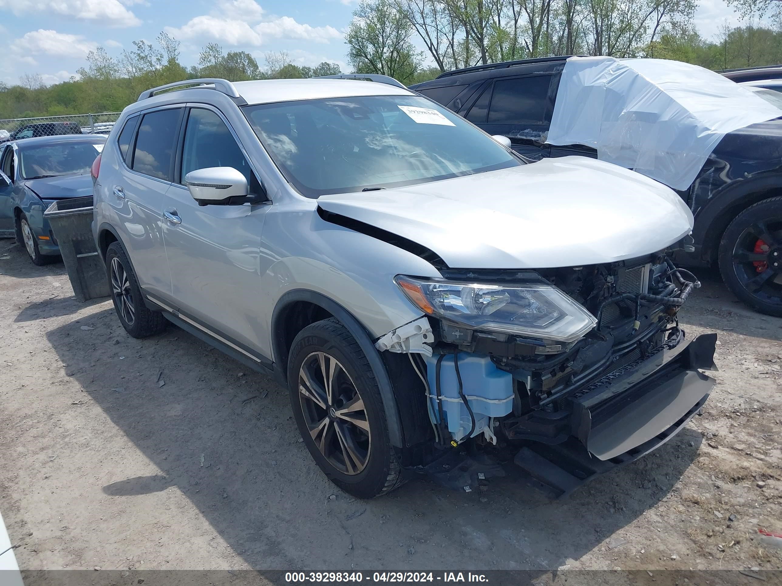 nissan rogue 2018 jn8at2mv8jw319954