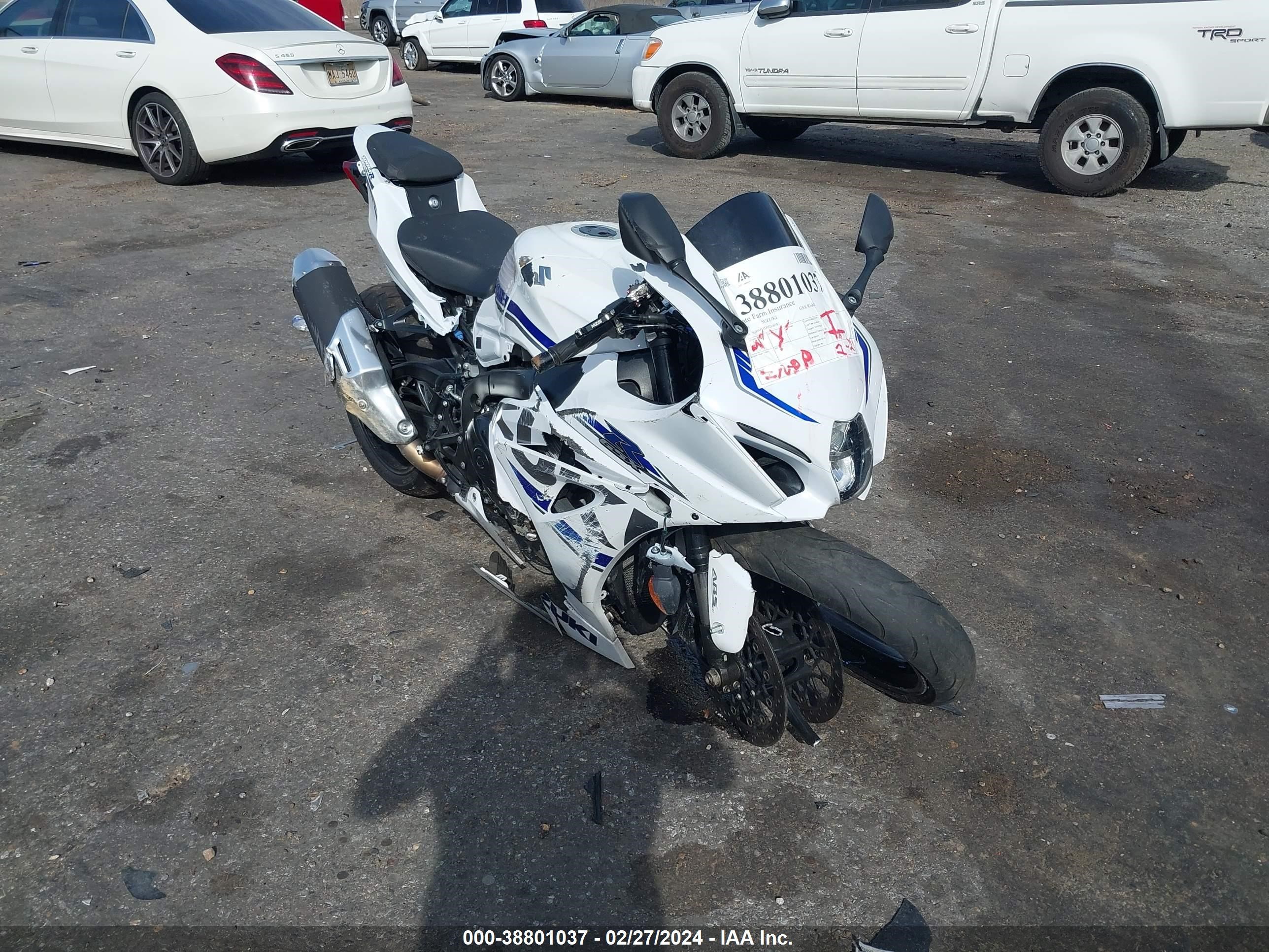 suzuki  2018 js1dm11h3j2100383