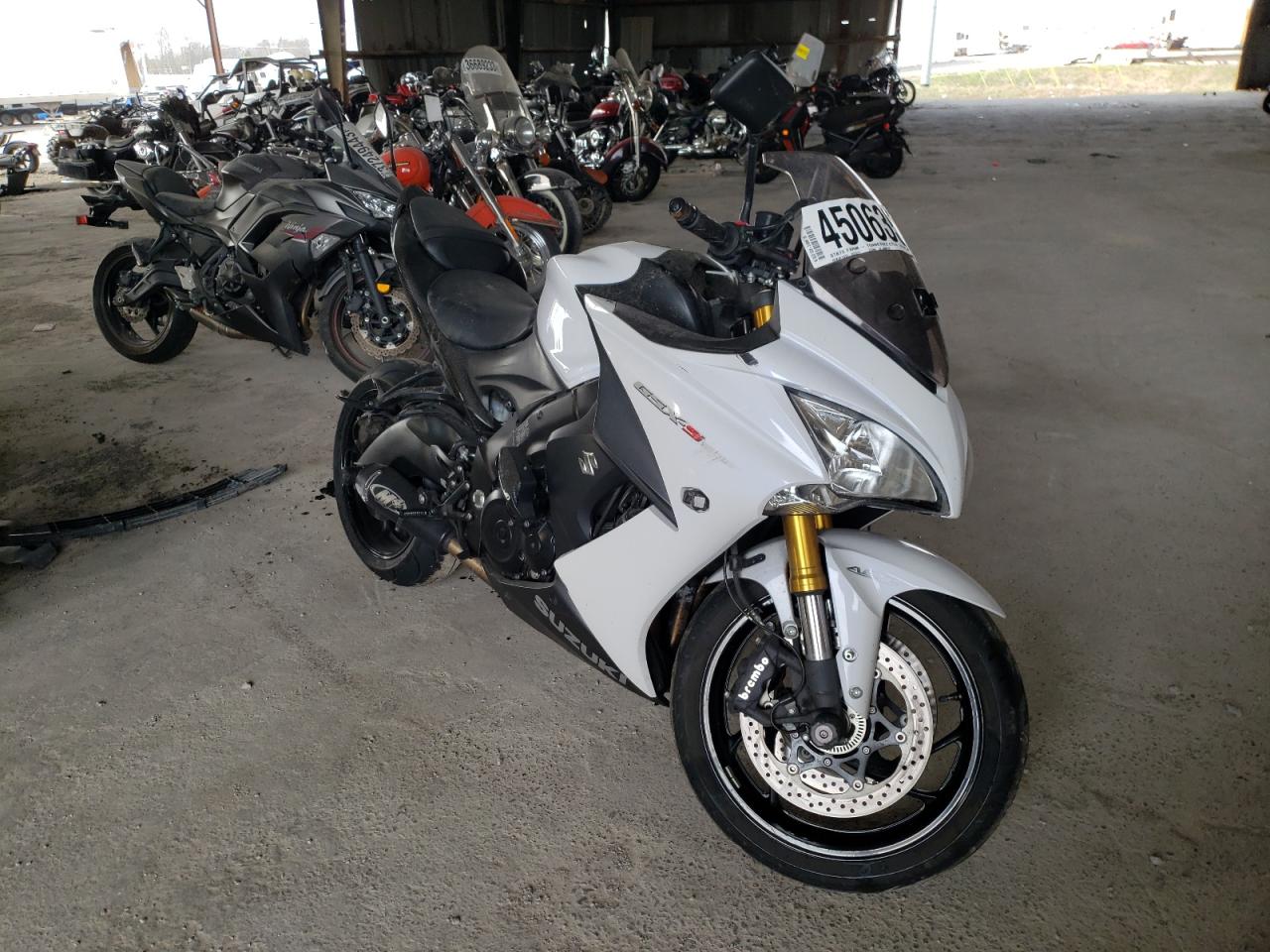 suzuki  2018 js1gt7cb6j2100535