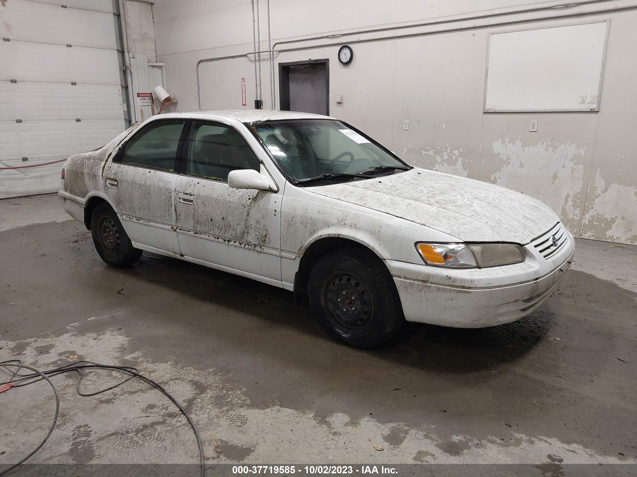 toyota camry 1998 jt2bg22k4w0159457