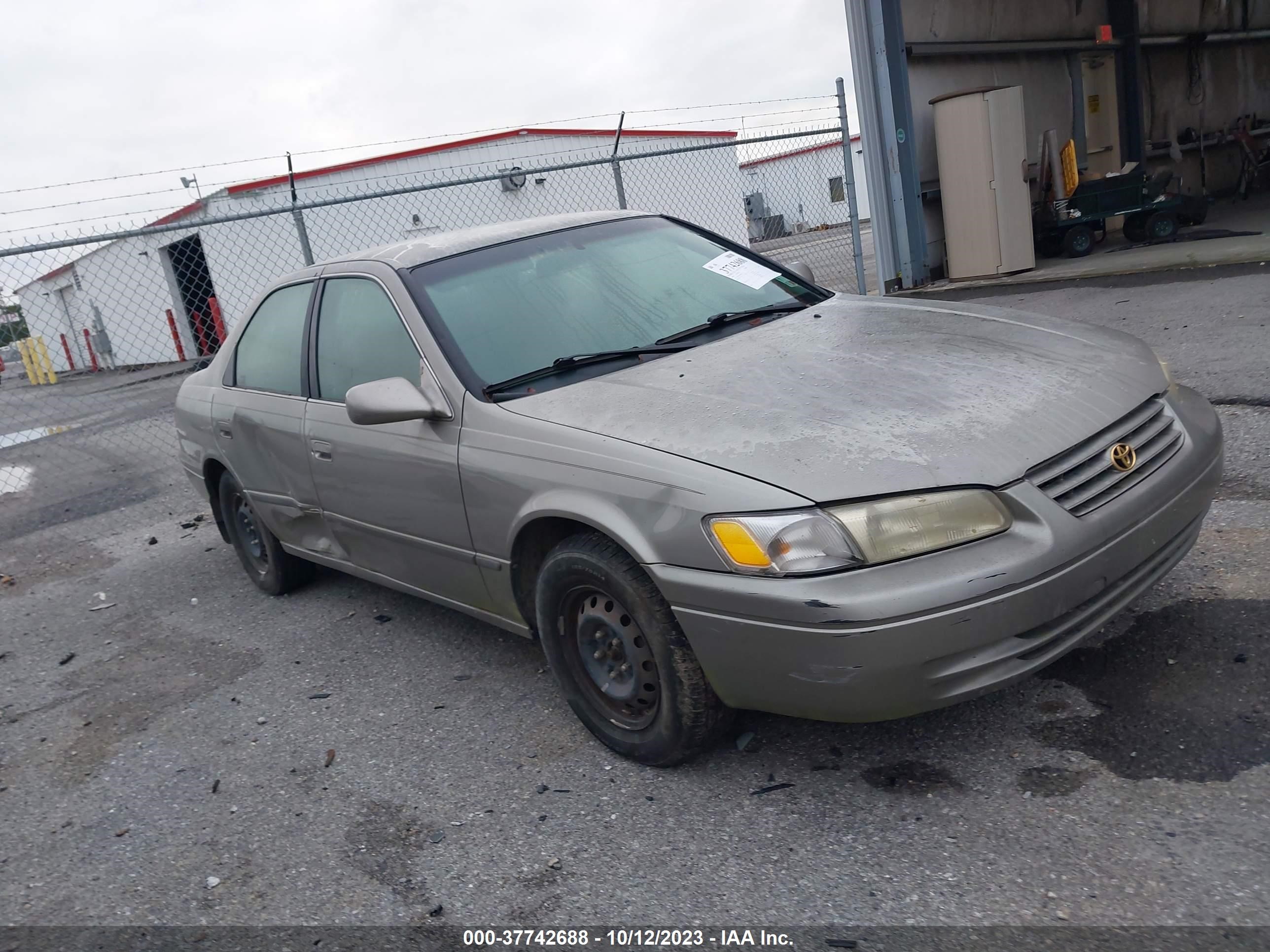 toyota camry 1998 jt2bg22k8w0151572