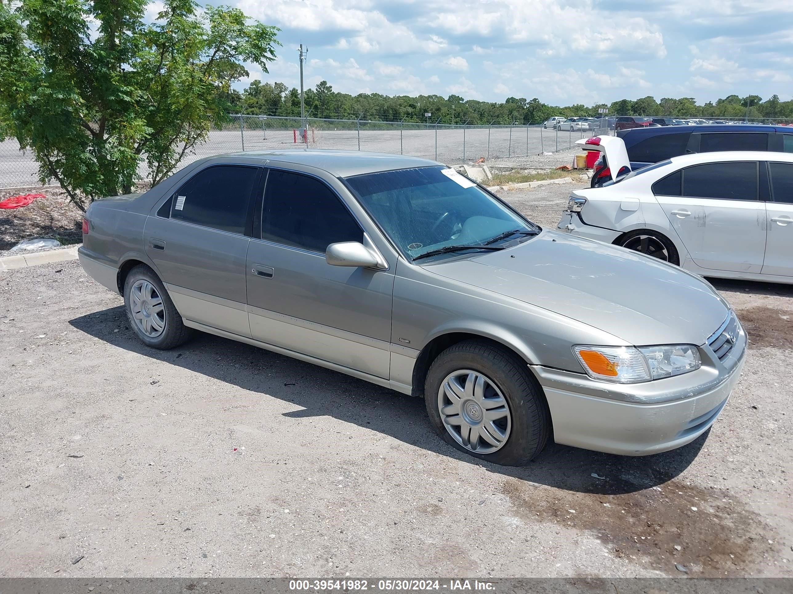 toyota camry 2001 jt2bg28k010538598