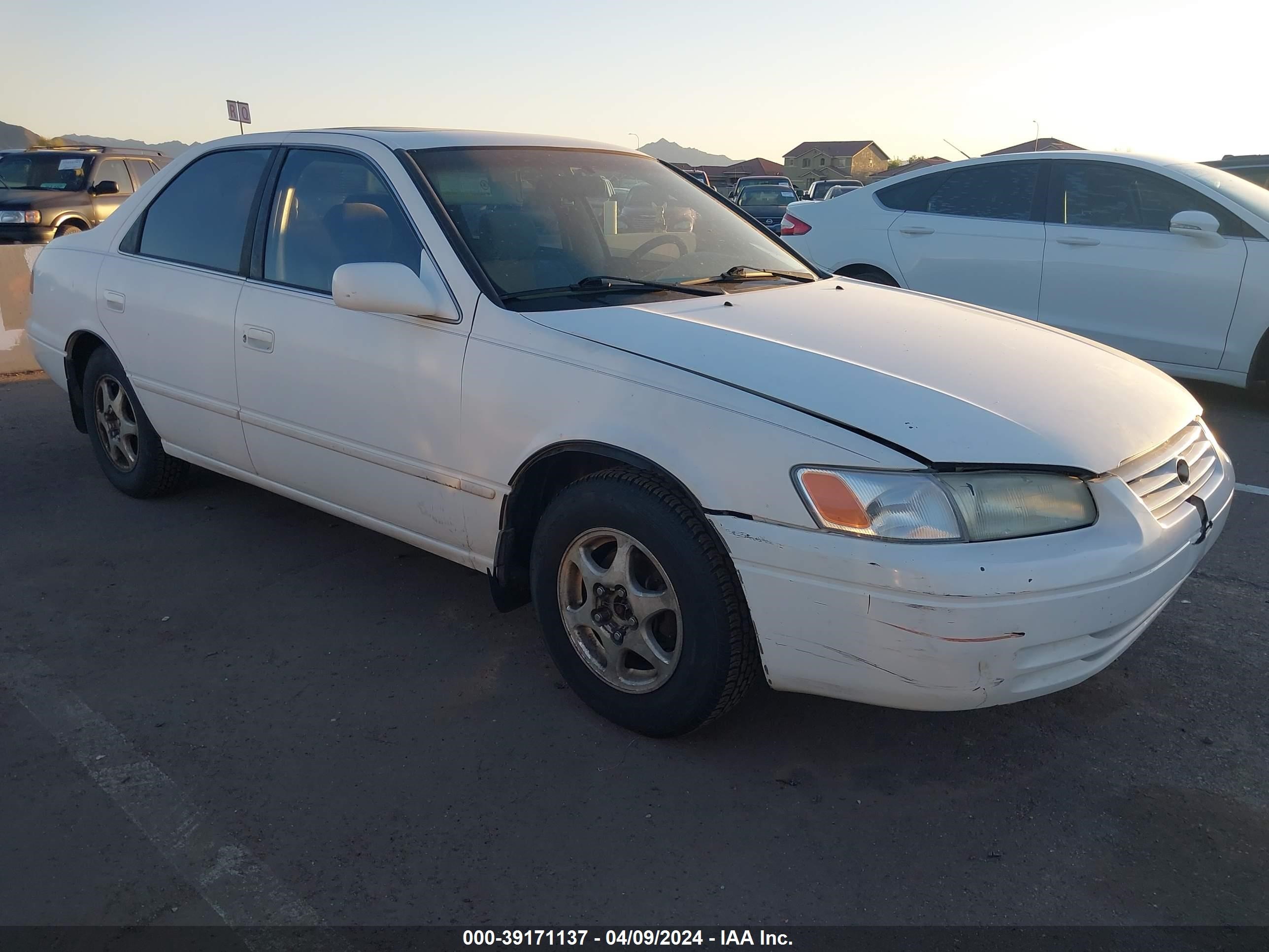 toyota camry 1998 jt2bg28k3w0152748