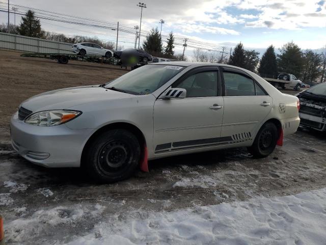 toyota camry le 2002 jtdbe30k020056018