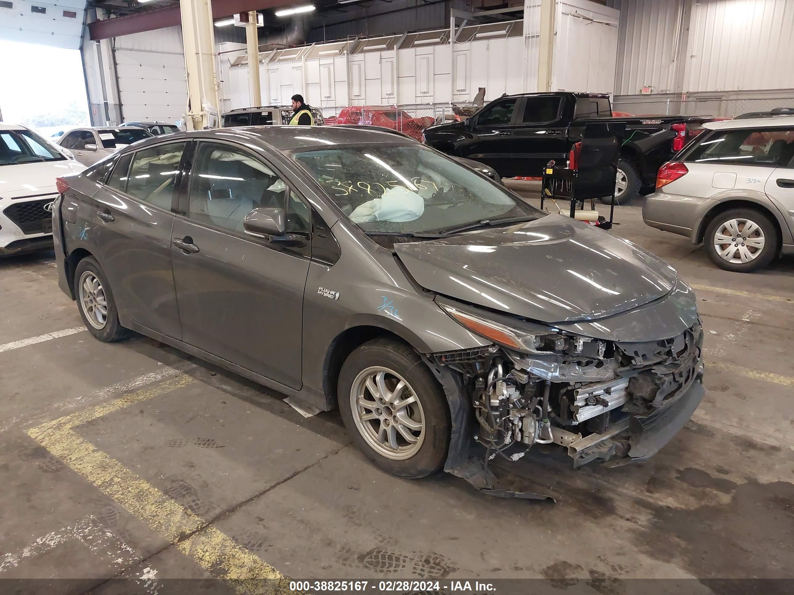 toyota prius 2018 jtdkarfp3j3085415