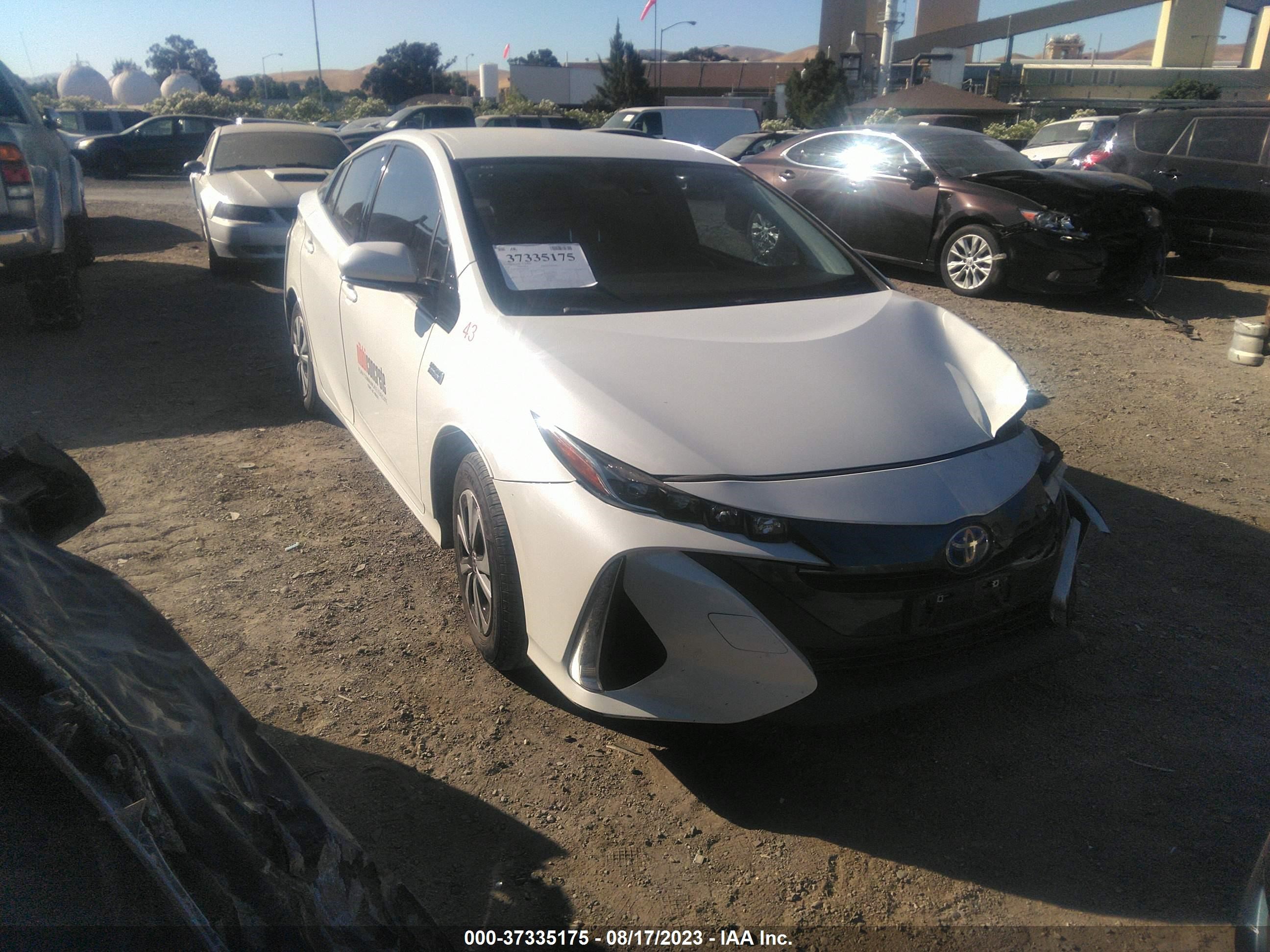 toyota prius 2018 jtdkarfp4j3079025