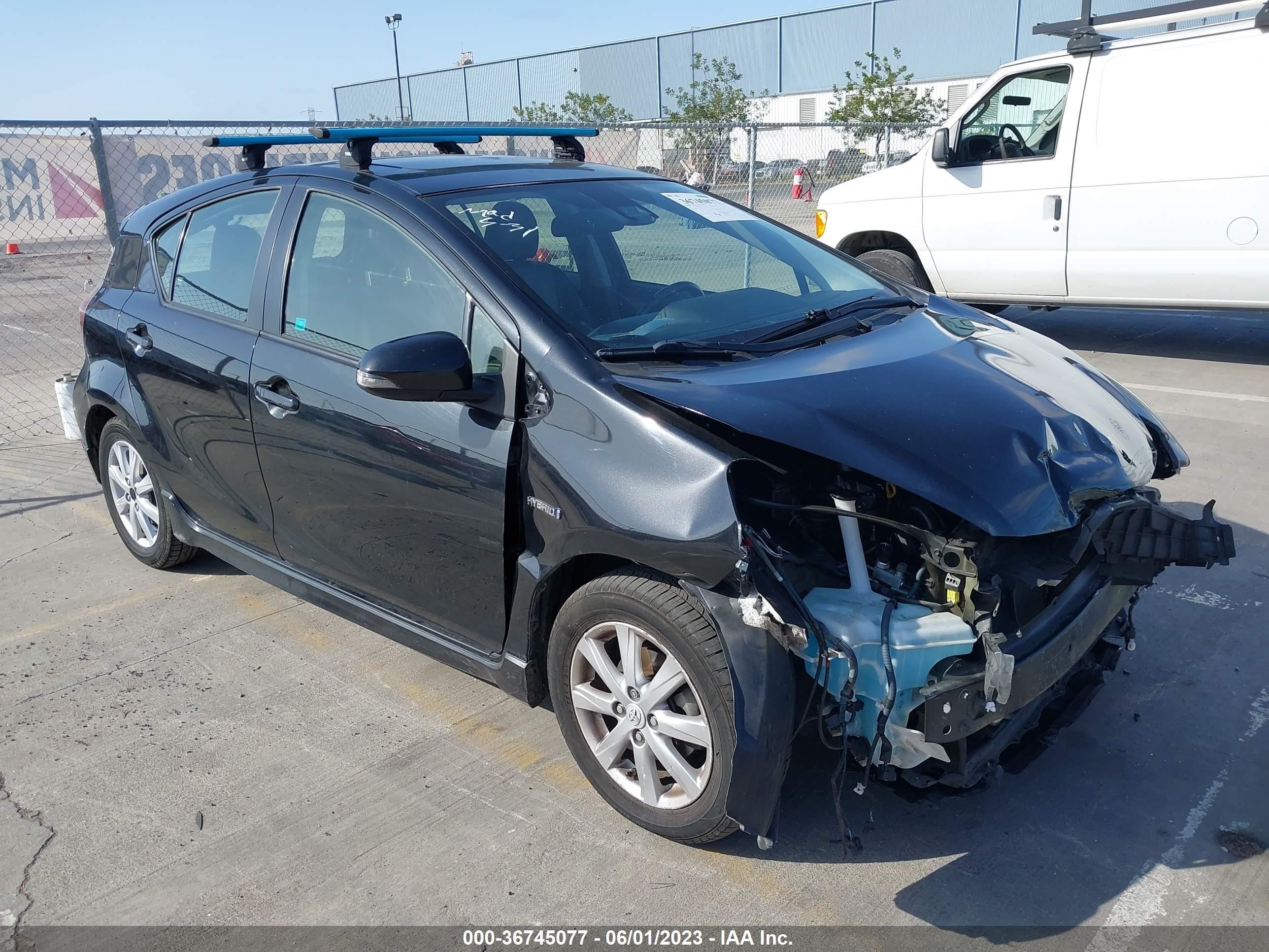 toyota prius c 2017 jtdkdtb32h1592237