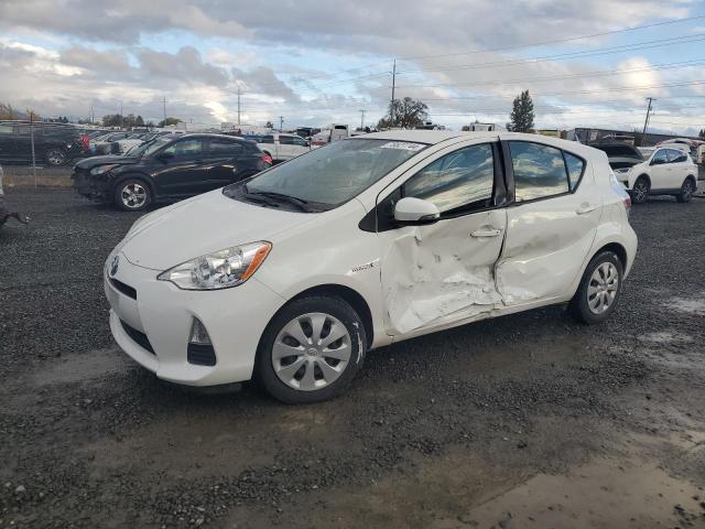 toyota prius c 2014 jtdkdtb33e1084662