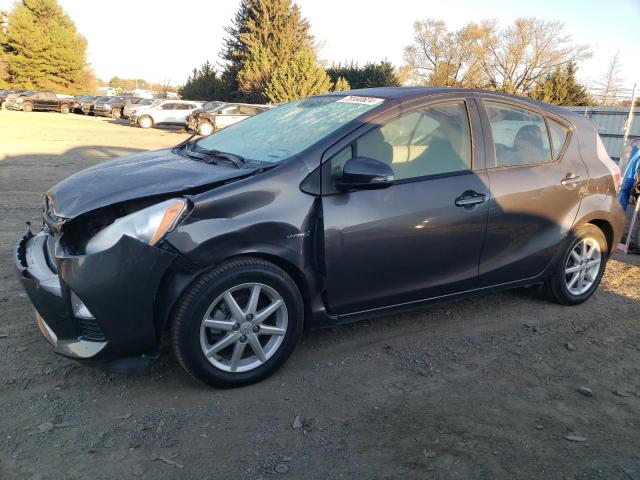 toyota prius c 2014 jtdkdtb35e1063229