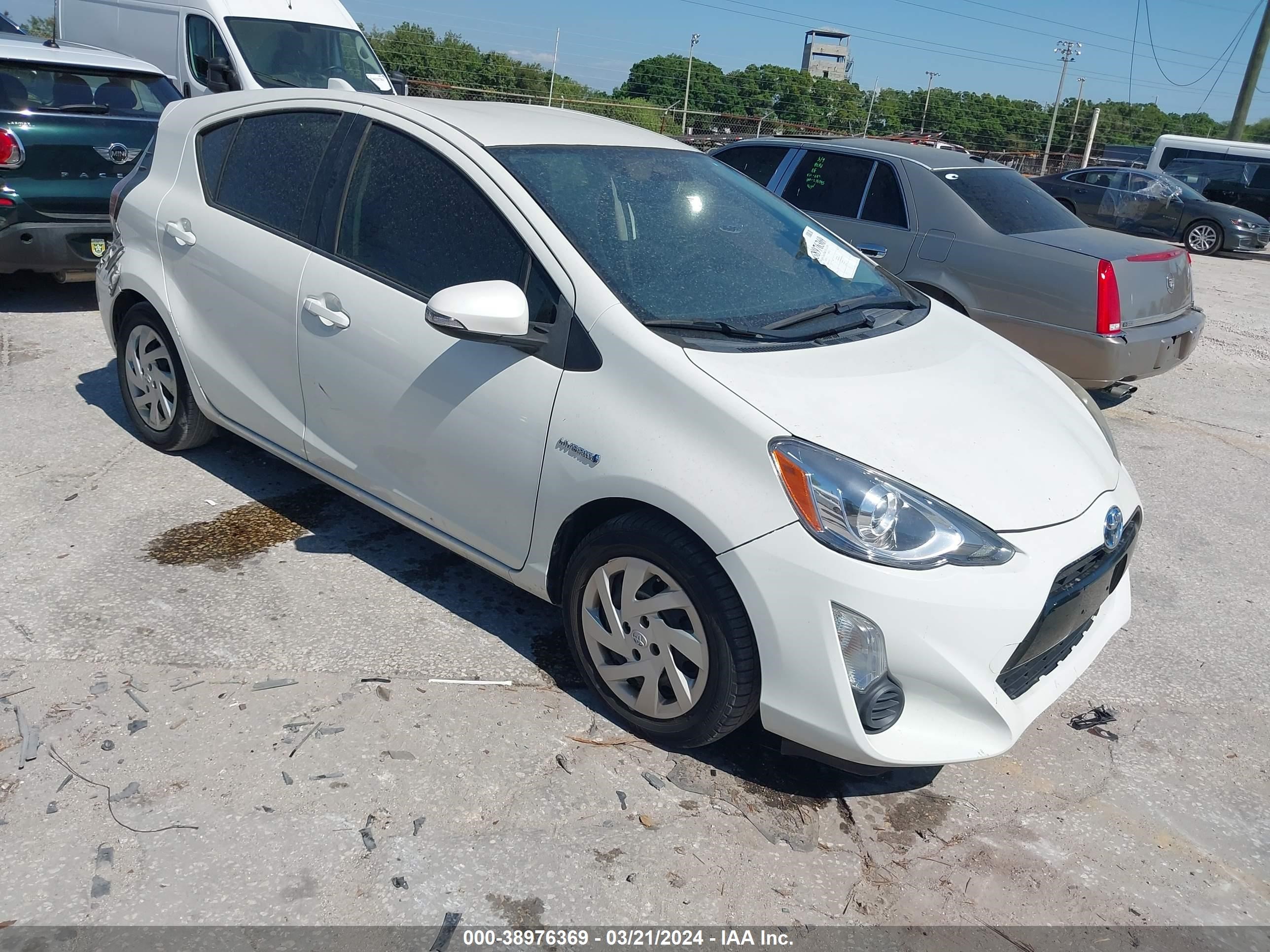 toyota prius c 2015 jtdkdtb37f1111024