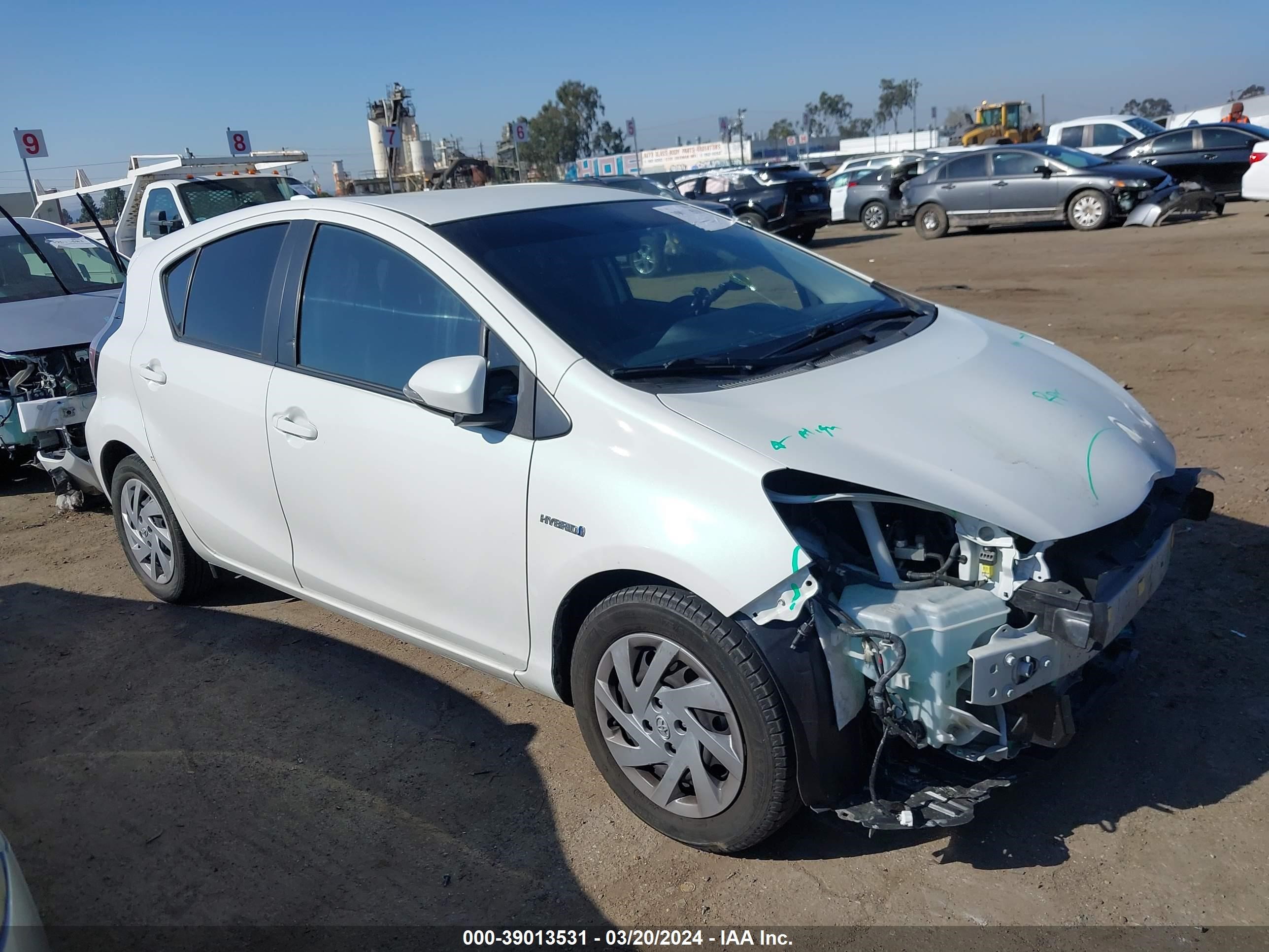 toyota prius c 2015 jtdkdtb37f1579187