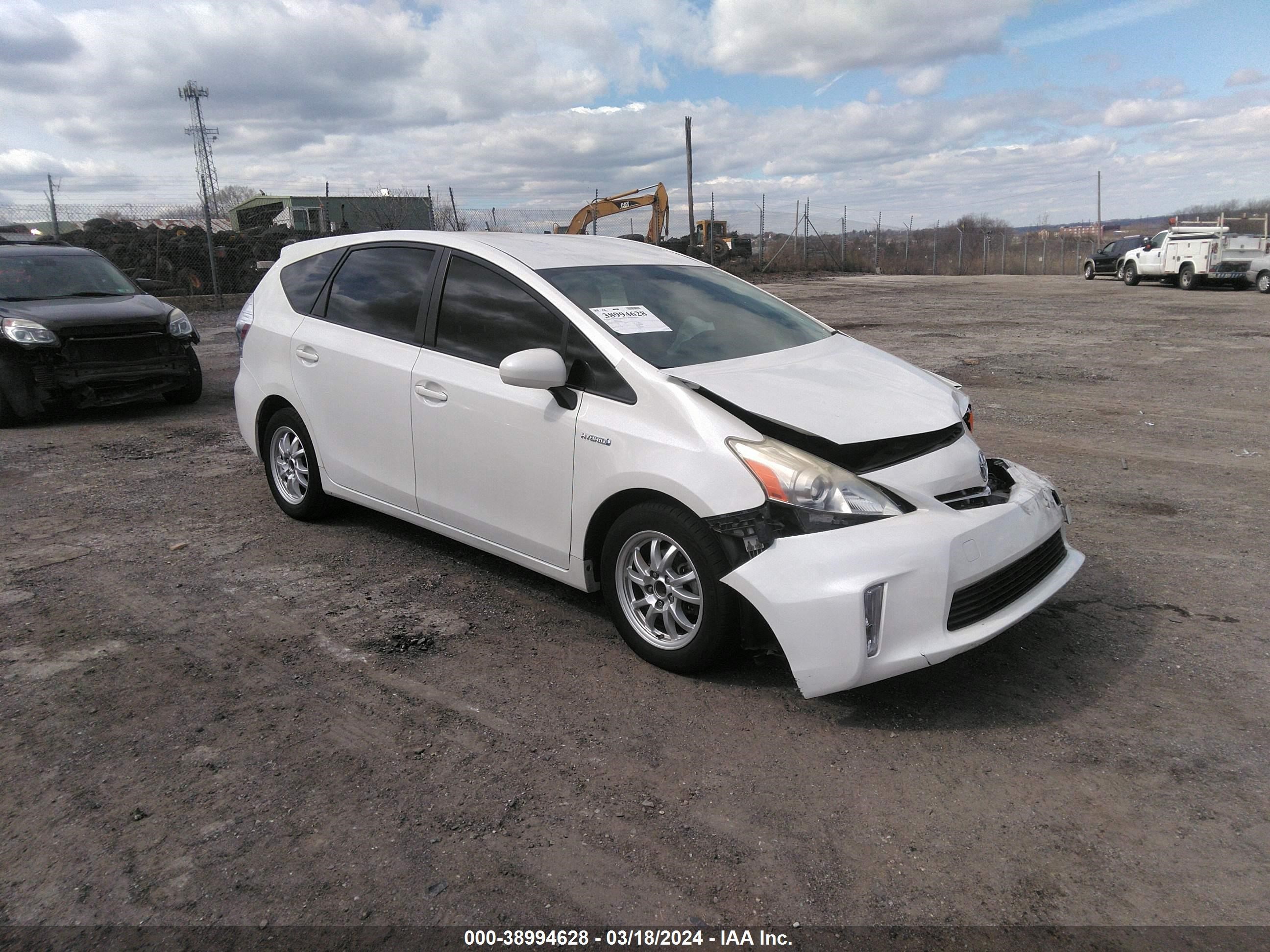 toyota prius v (+) 2013 jtdzn3eu9d3266689