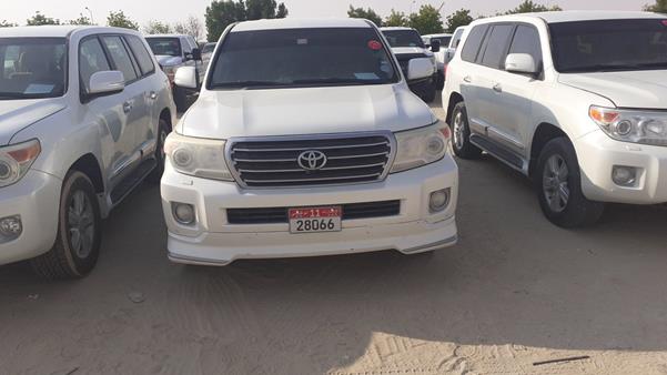 toyota land cruiser gxr v8 2014 jtmhv09j3e4146781