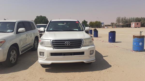 toyota land cruiser gxr v8 2014 jtmhv09j6e4144555