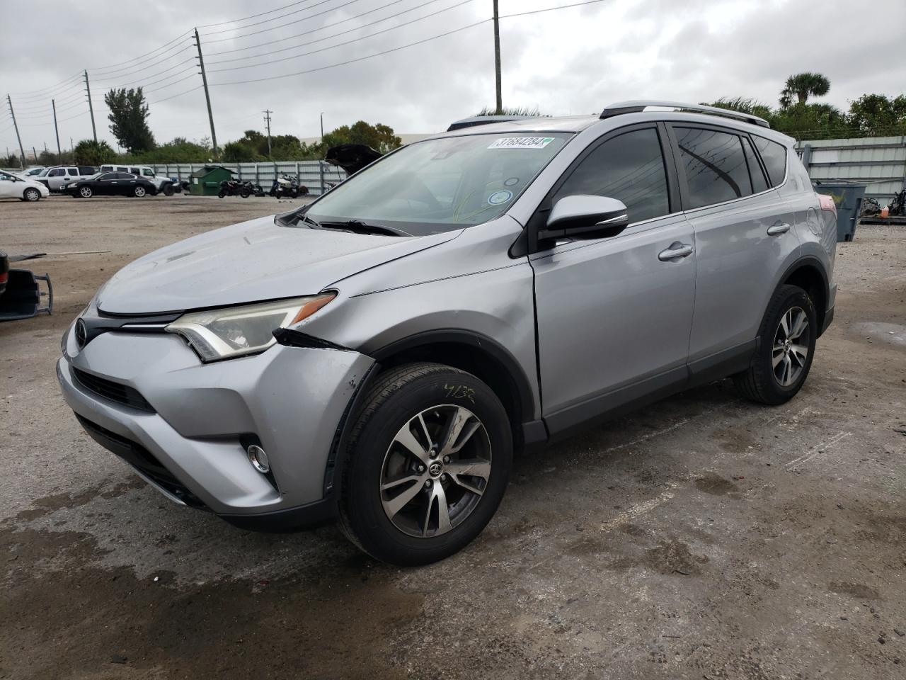 toyota rav 4 2018 jtmwfrev1jd126461