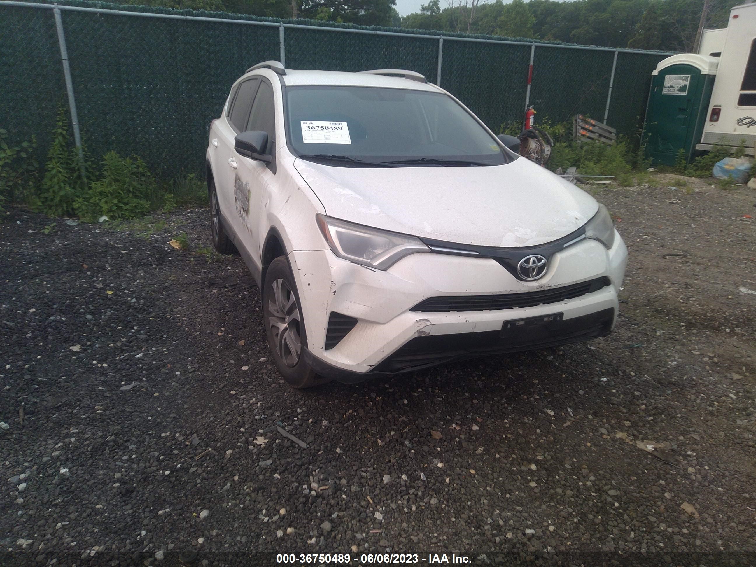 toyota rav4 2016 jtmzfrev8gj061082