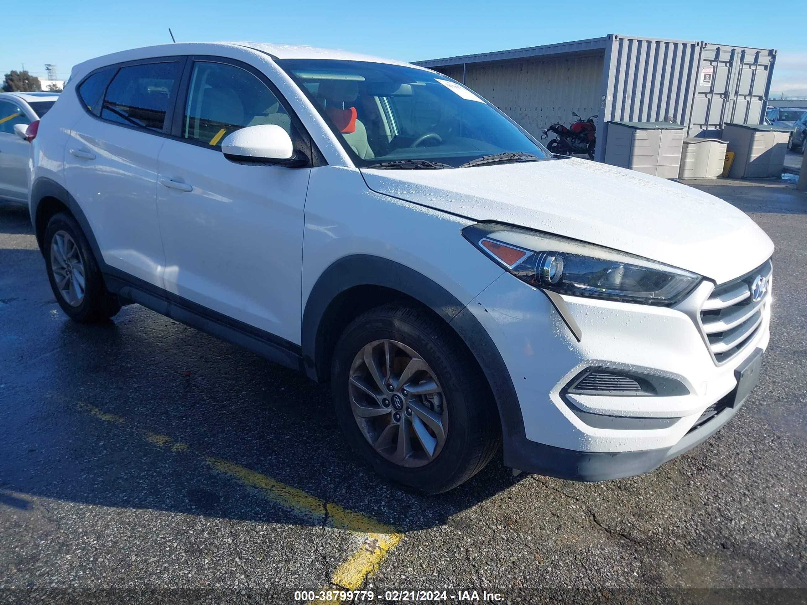 hyundai tucson 2017 km8j23a40hu551322