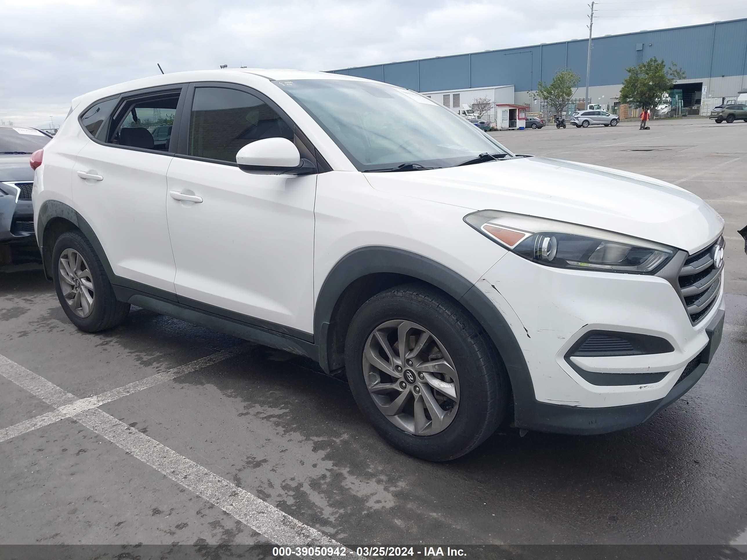 hyundai tucson 2016 km8j23a41gu089304